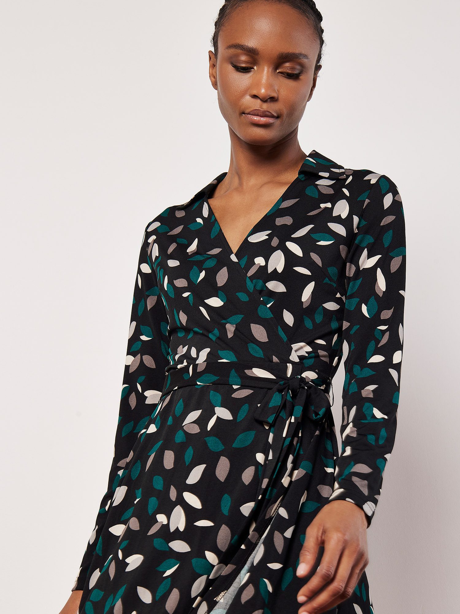 Apricot Druckkleid Wickelkleid (2-tlg., mit Bindeband) mit Geo-Drops Muster