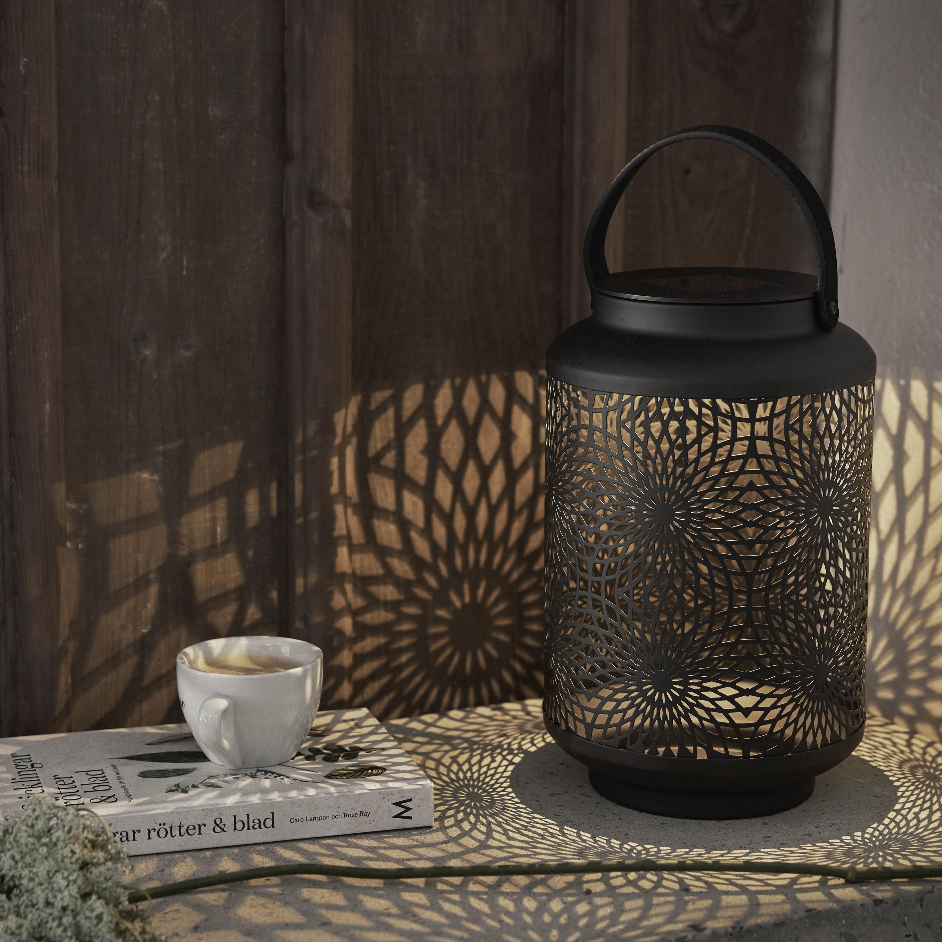 STAR TRADING LED Solarleuchte Mandala, LED Solar-Laterne,Mandala, Metall, Dämmerungssensor, schwarz, 30cm