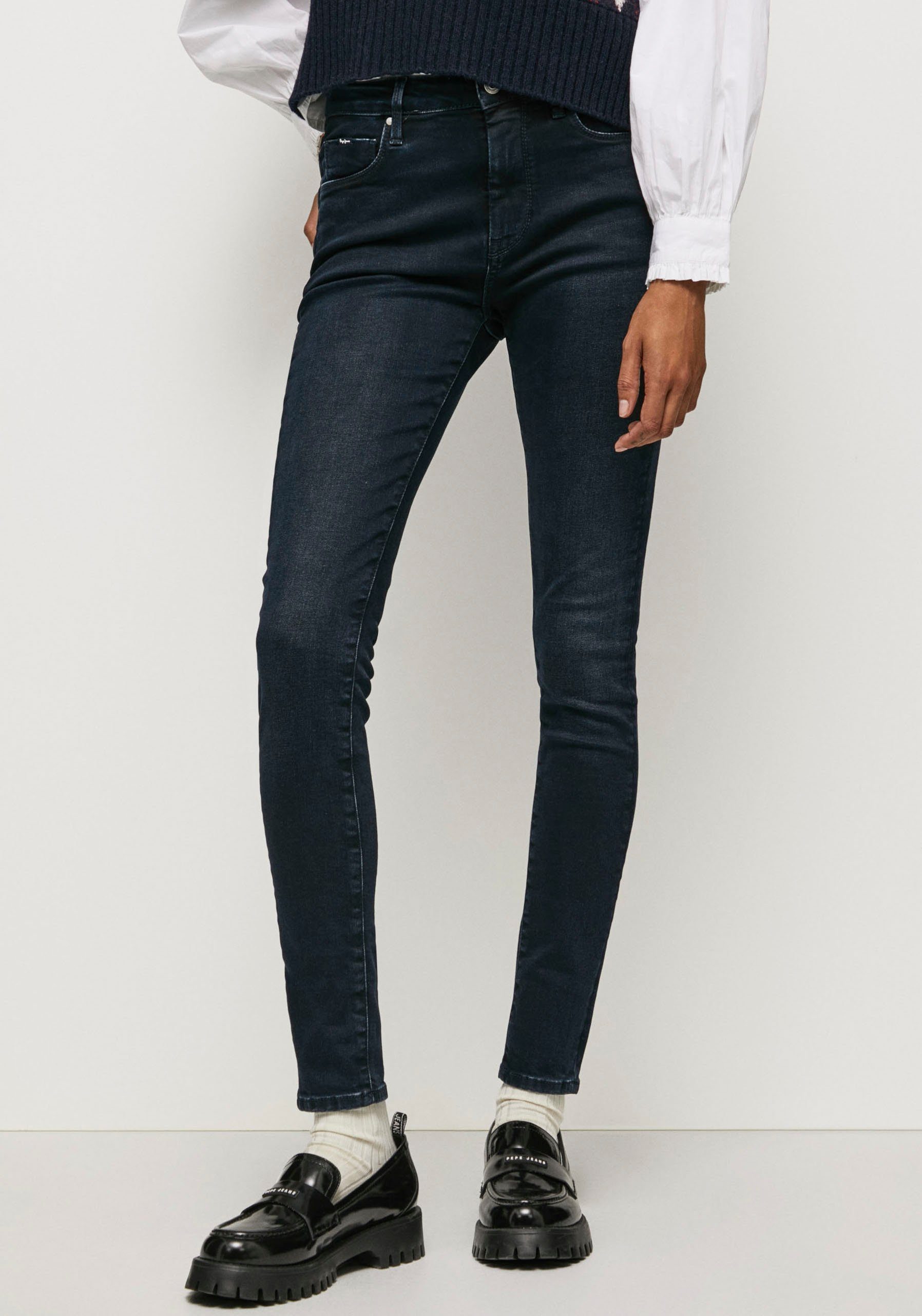 Pepe Jeans Röhrenjeans REGENT in Skinny Passform mit hohem Bund aus seidig bequemem Stretch Denim