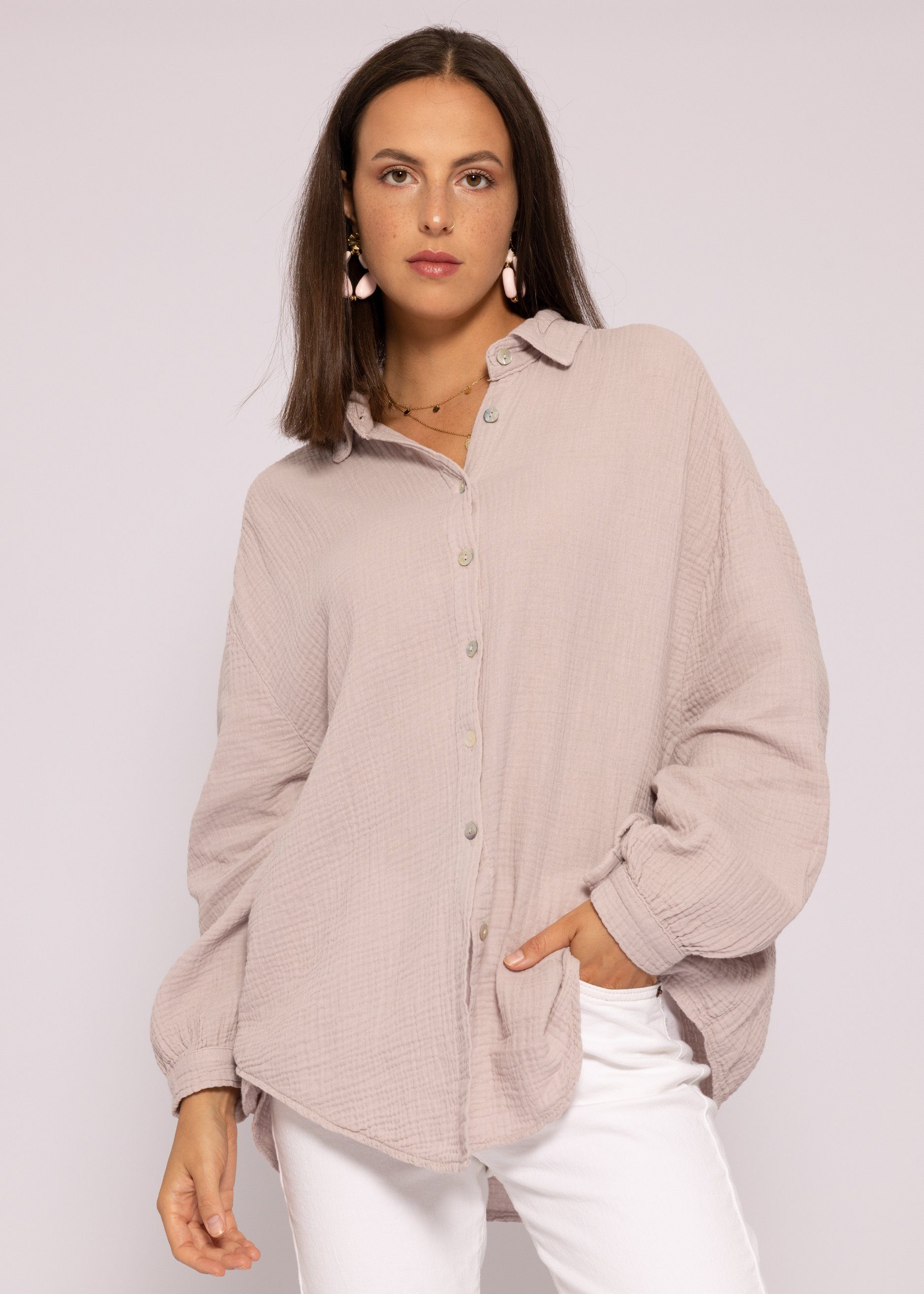 SASSYCLASSY Longbluse Oversize Musselin Bluse Damen Langarm Hemdbluse lang aus Baumwolle mit V-Ausschnitt, One Size (Gr. 36-48) Puderrosa