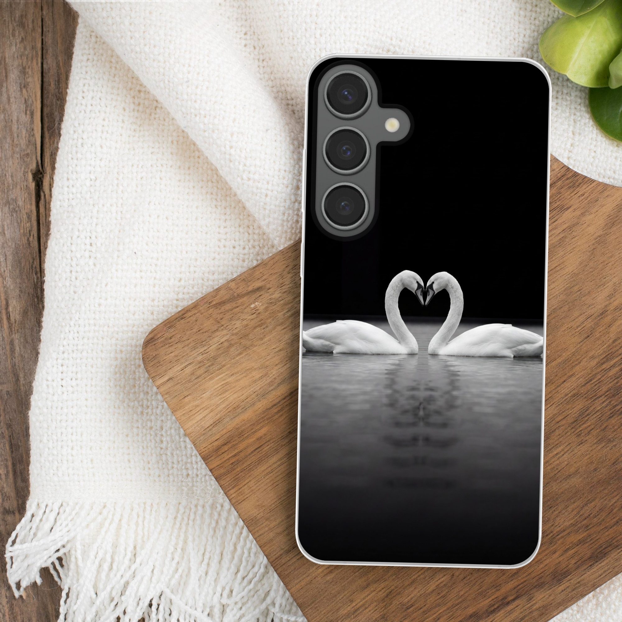 MuchoWow Handyhülle für Samsung Galaxy S24 Plus Schwäne - Herz - Schwarz - Weiß, Phone Case, Silikon, Schutzhülle Dünn