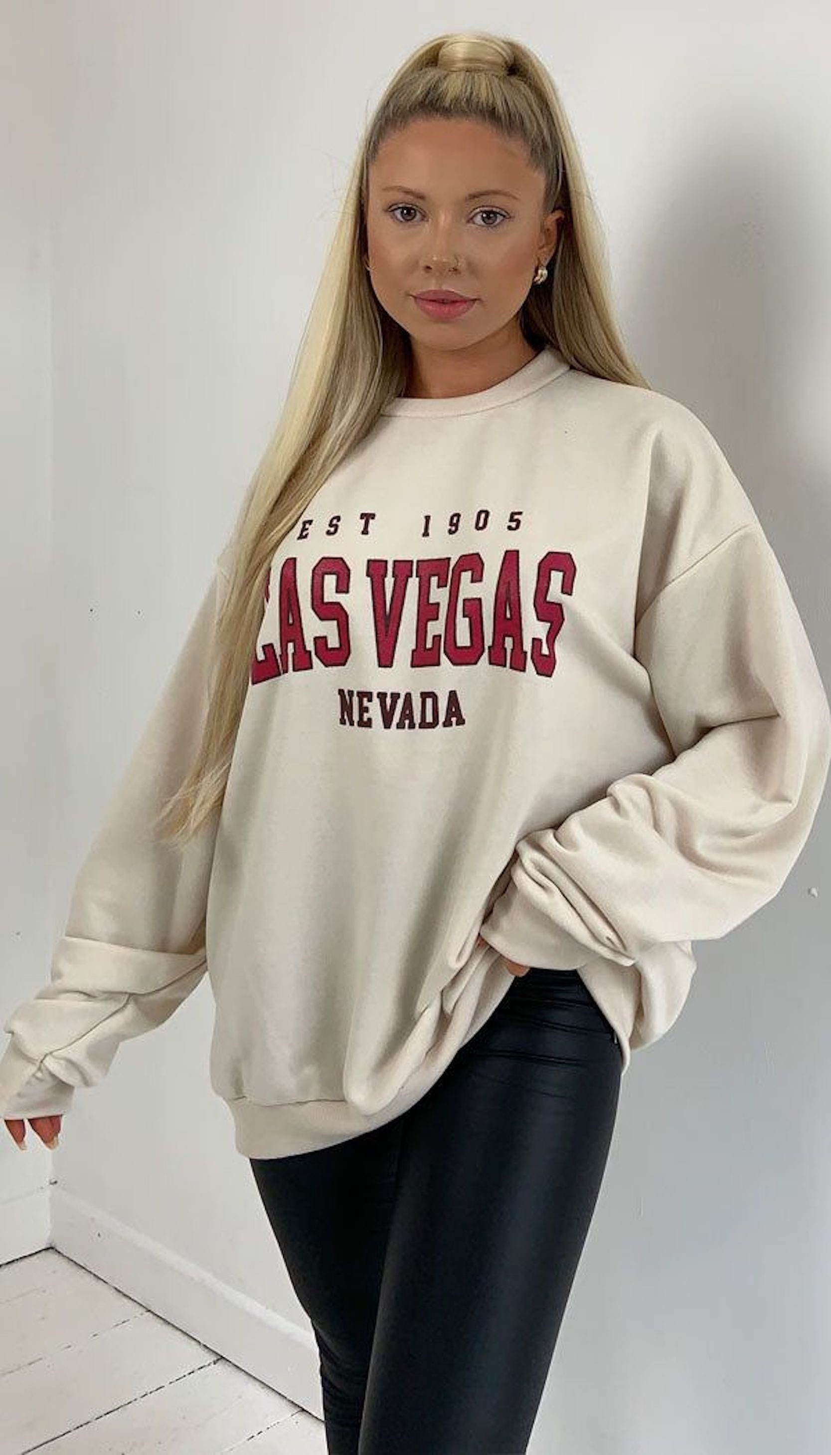 Worldclassca Sweatshirt Worldclassca Damen Mädchen Oversized Sweatshirt shirt Loungewear Homewear Sweater Bedruckt Schriftzug LAS VEGAS College Uni Farben Freizeit Sport Langarmshirt Oberteil Pulli Pullover Blogger S-L NEU