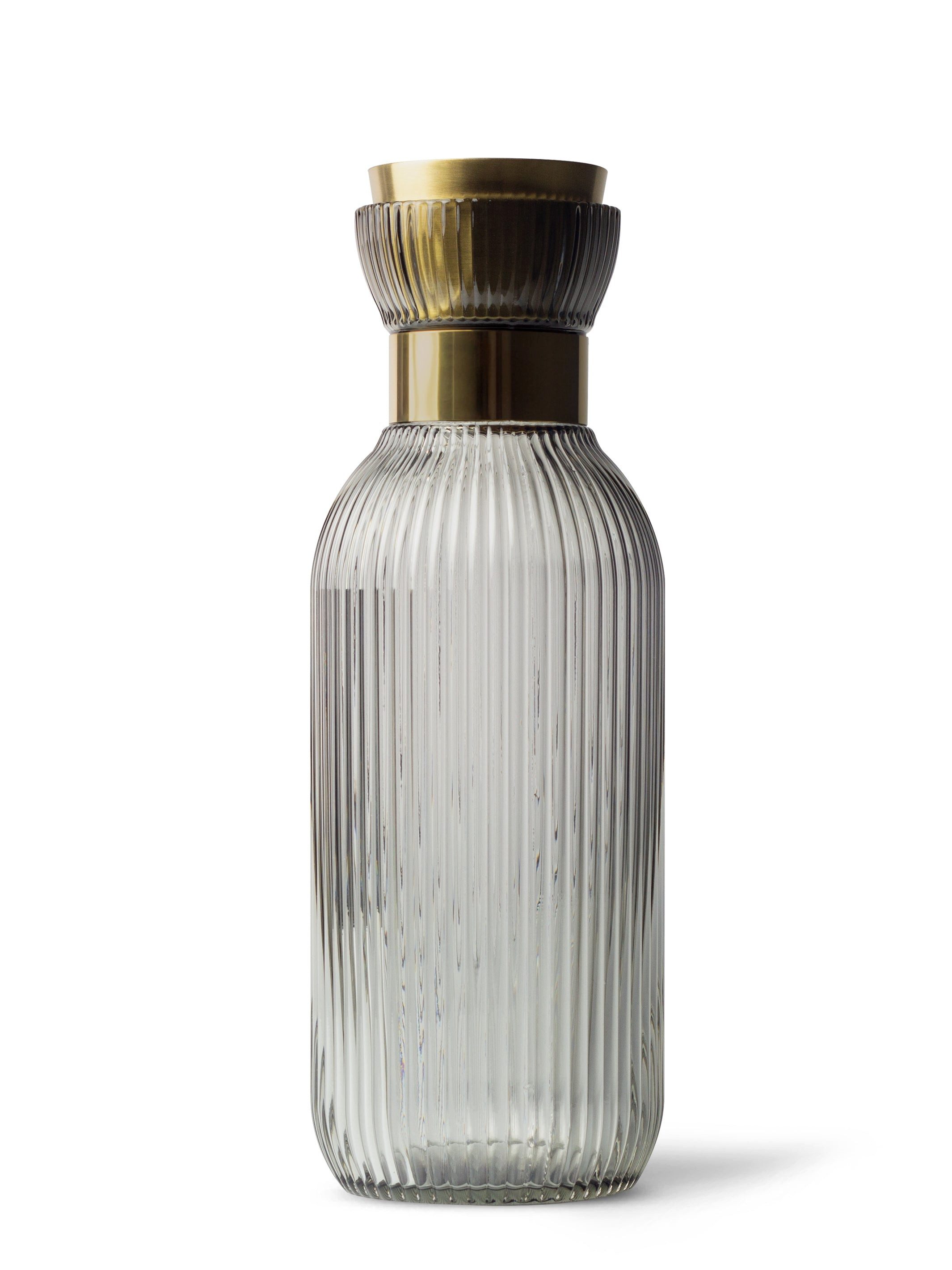 MAMEIDO Wasserkaraffe, aus mundgeblasenem Kristallglas mit edlem Ausgießer in 1 l und 1,5 l