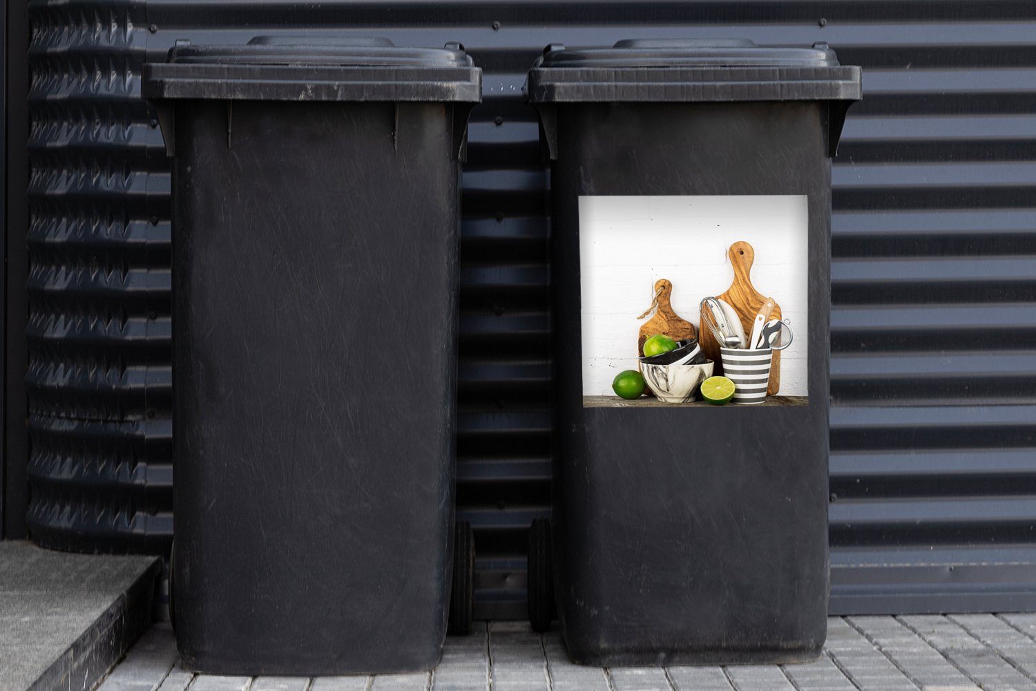Mülltonne, Sticker, - - Schneidebrett Küchenutensilien MuchoWow Abfalbehälter Container, St), (1 Wandsticker Besteck Mülleimer-aufkleber,