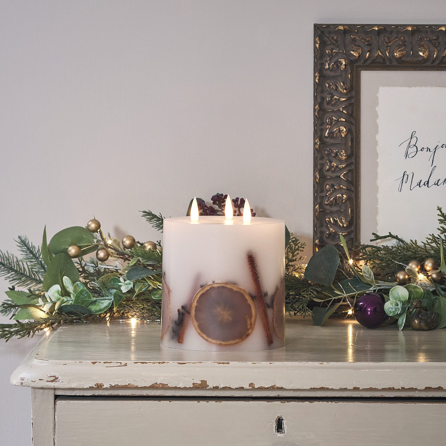 Lights4fun LED-Kerze TruGlow® Winter LED Kerze Echtwachs mit 3 Dochten günstig online kaufen