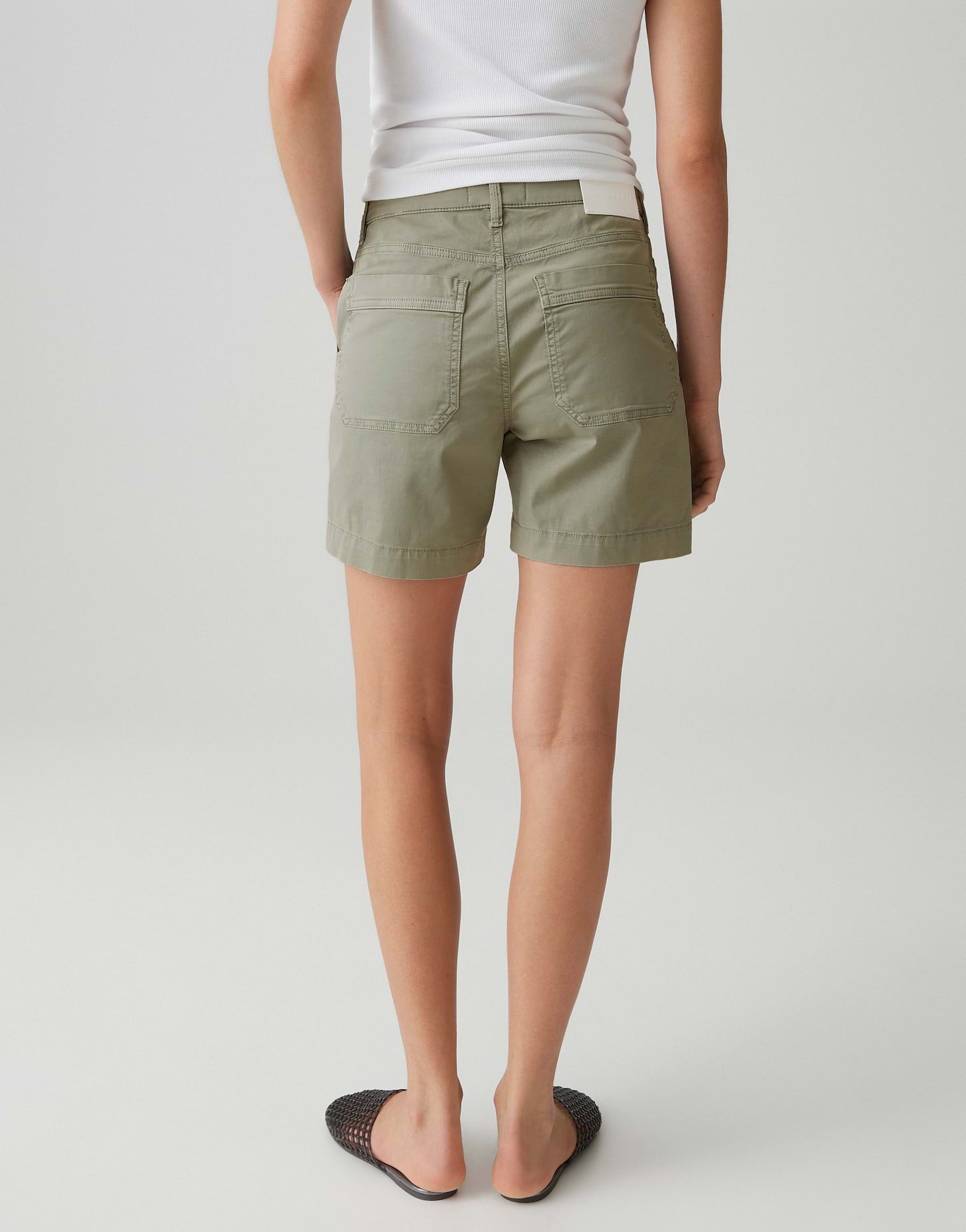 OPUS PANTS Shorts Lisana cool shorts Praktische Taschen runden den entspannten Look ab
