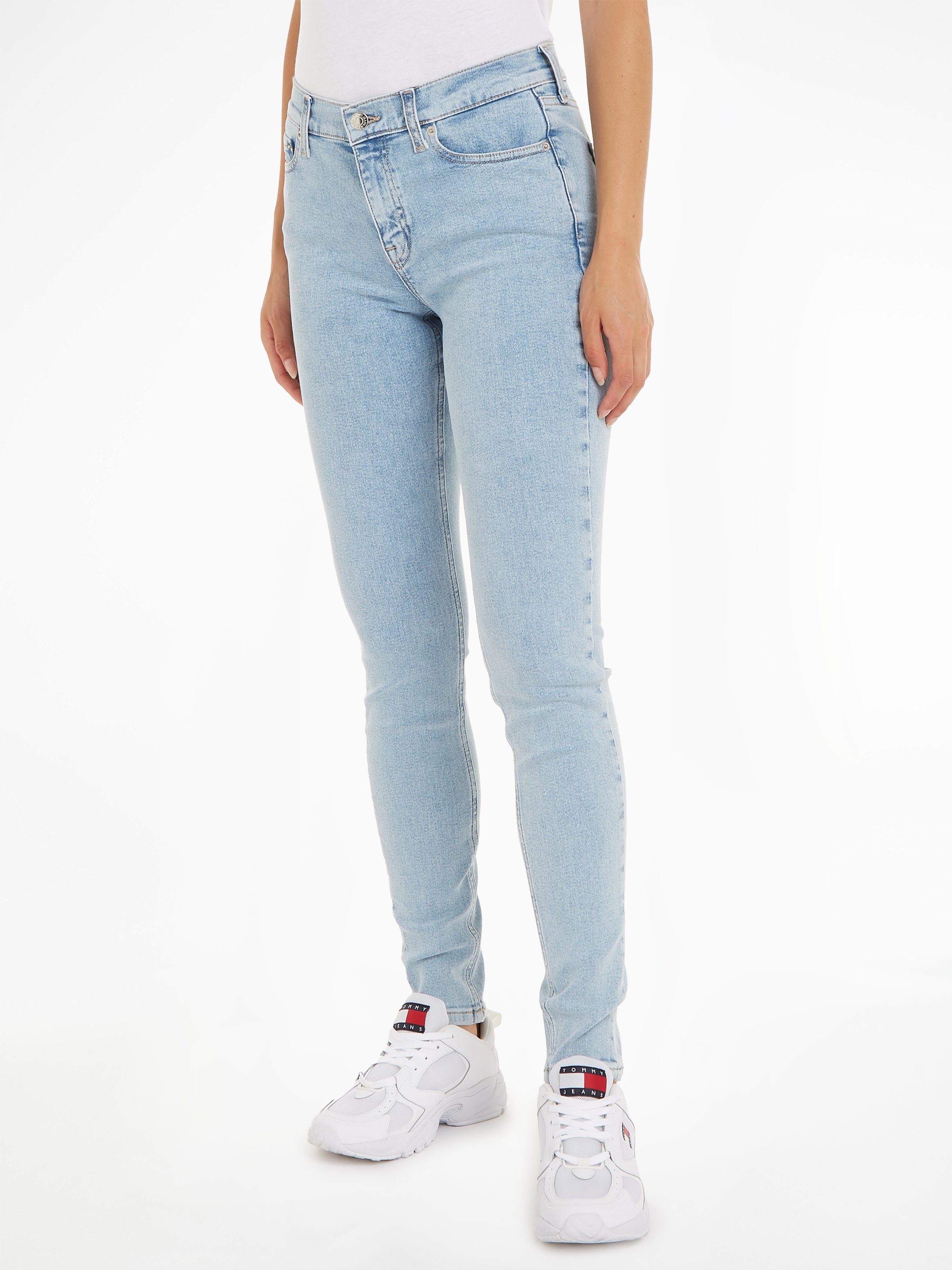 Tommy Jeans Bequeme Jeans Nora mit Ledermarkenlabel, Bequemer Tragekomfort  durch Elasthananteil