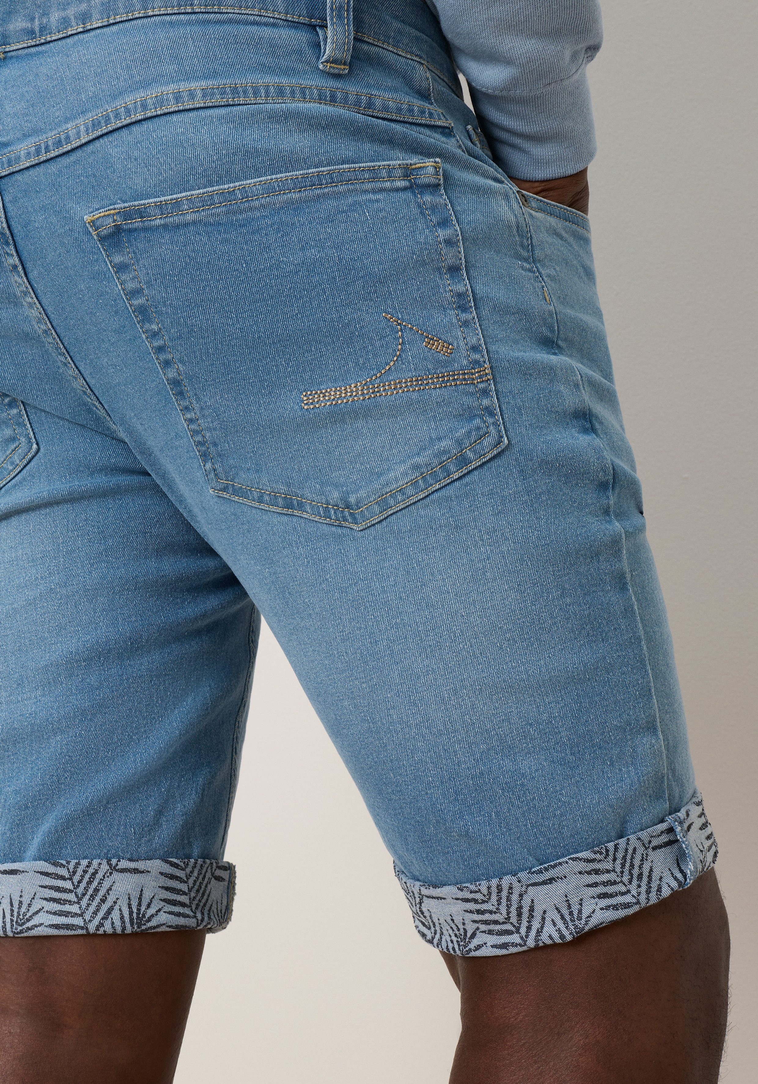 DELMAO Jeansshorts gerade geschnittene Beine, Regular-Fit, kniefreie Länge. € 39,99, (€ 39,99 pro 1 Stk).