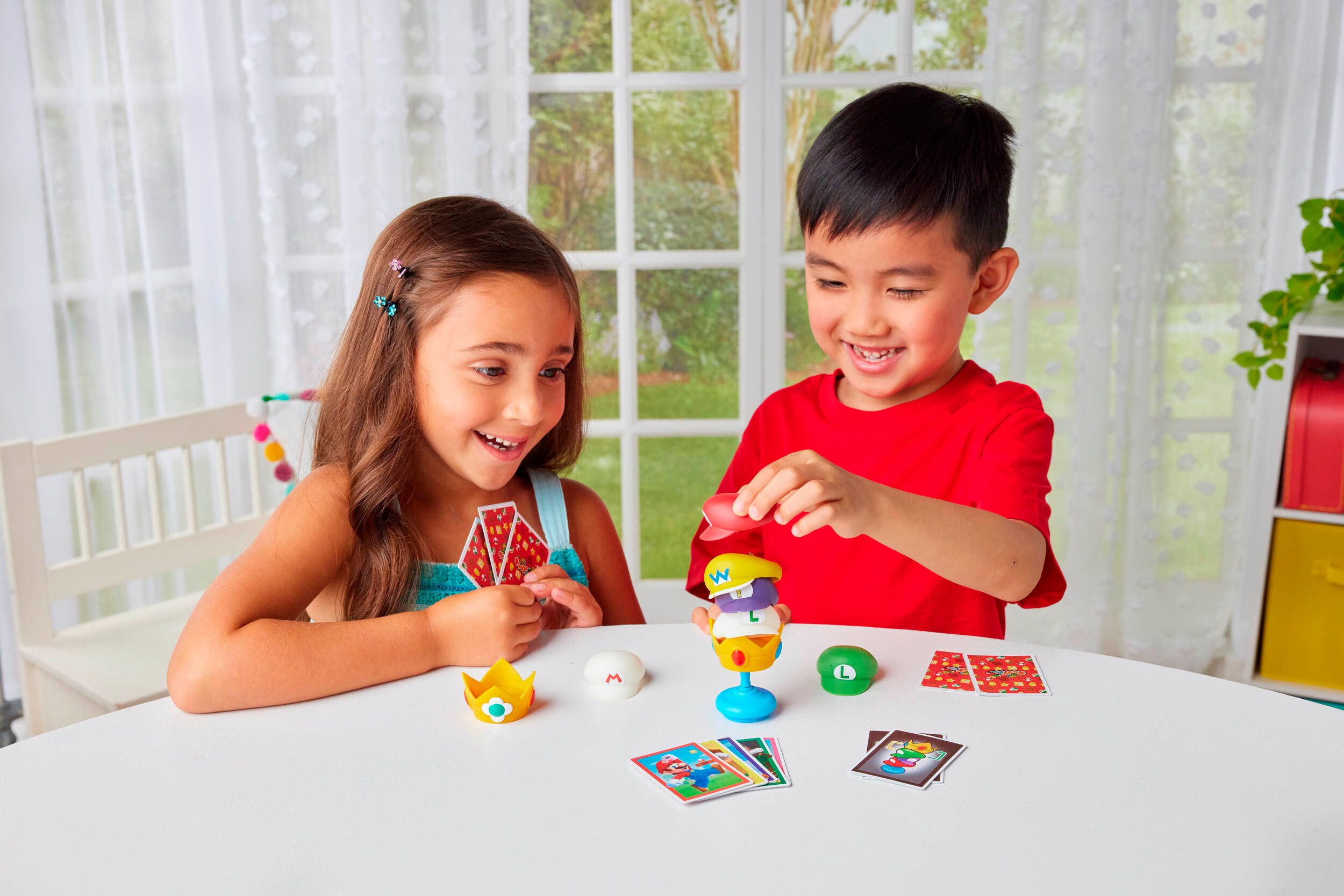 EPOCH Games Spiel Super Mario™ Cap Stacker, Familienspiel