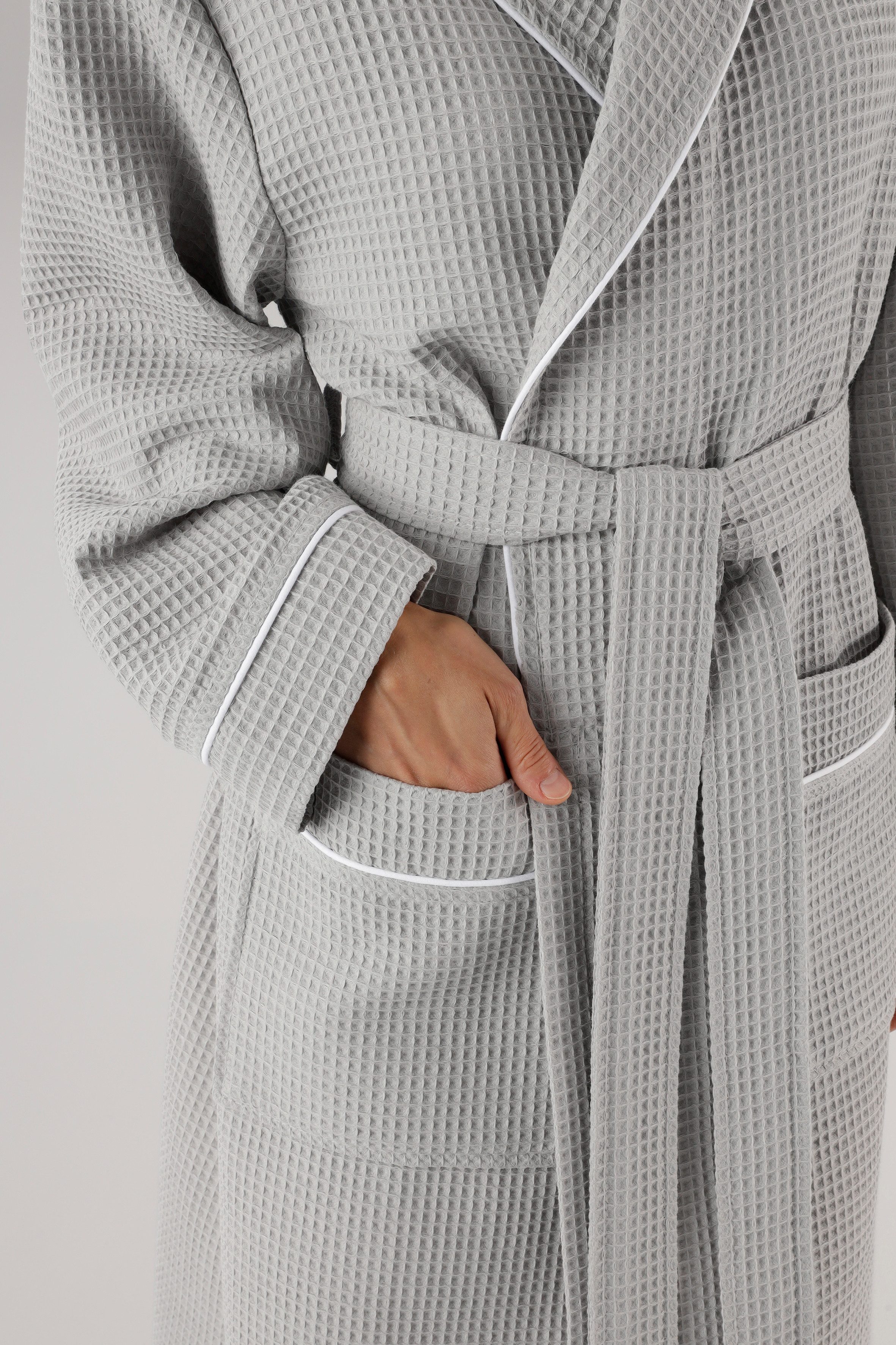 OTTO home Unisex-Bademantel Nora, Standard & Premium, leichte Qualität, ideal für Sauna & Spa, Waffelpiqué, Kimono-Kragen, Gürtel, Damen & Herren, Kimono-Kragen – Bild 5 von 5