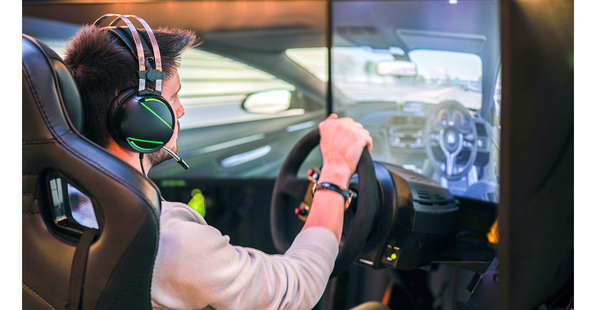 Jochen Schweizer Erlebnisgutschein Rennsimulator (2 Std), Sim-Racing – Der Adrenalin-Kick vor dem Bildschirm!