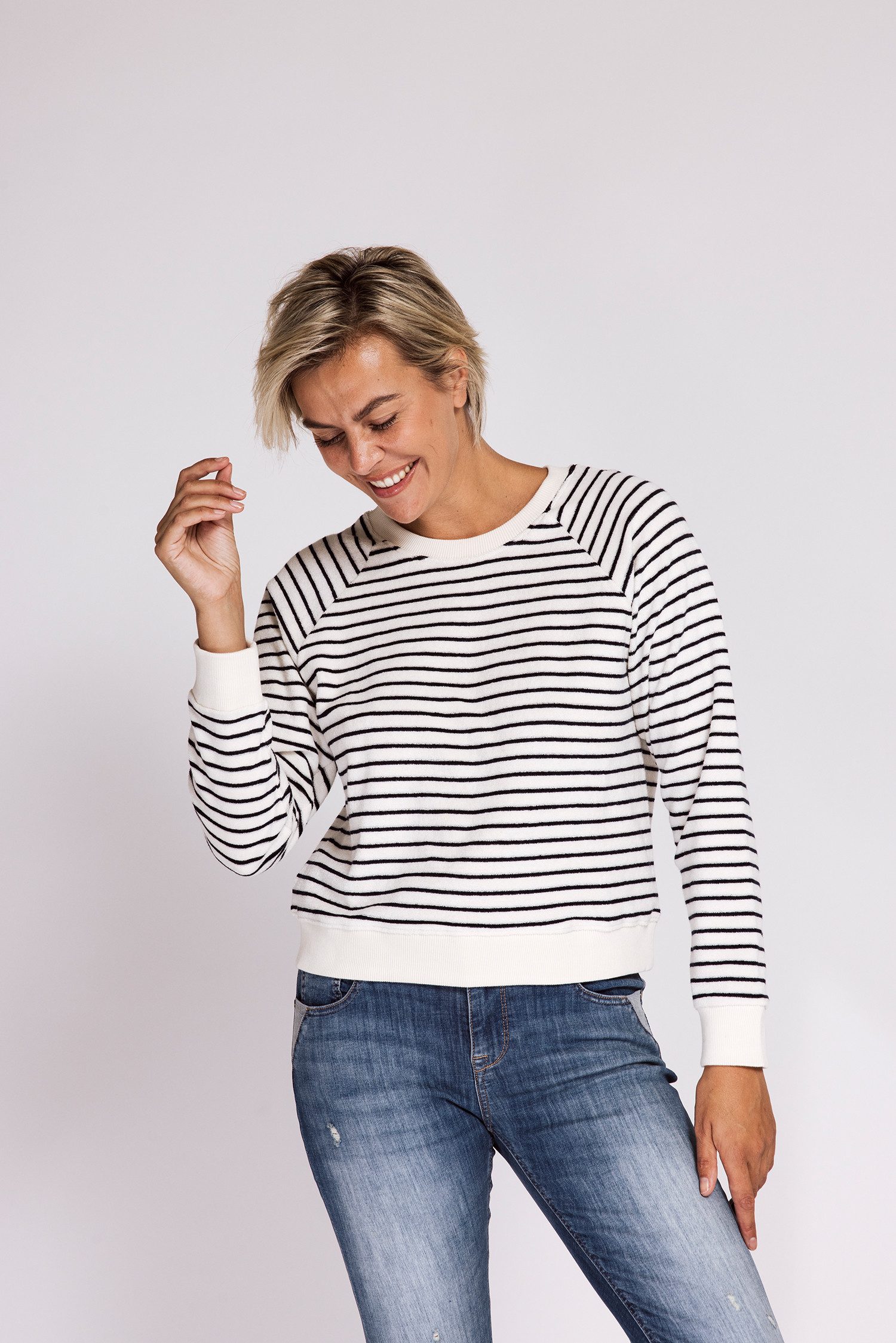 Zhrill Sweater KOA RH Sweat Nicki im Streifen-Design und in Nicki-Qualität