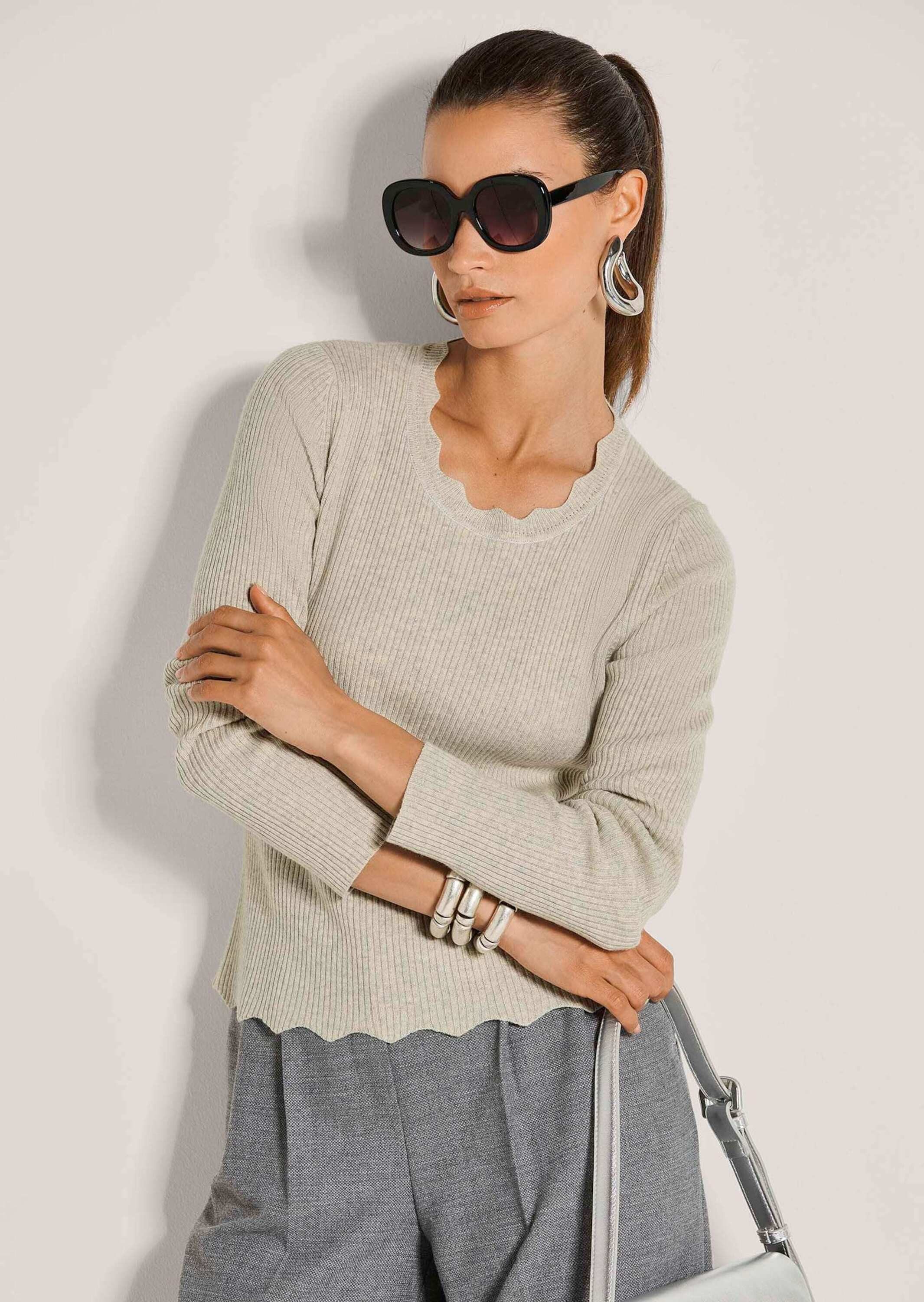MADELEINE Strickpullover Leichter Viskosepullover mit gewelltem Saum Tailliertes Langarmshirt mit Rundhals und langen Ärmeln