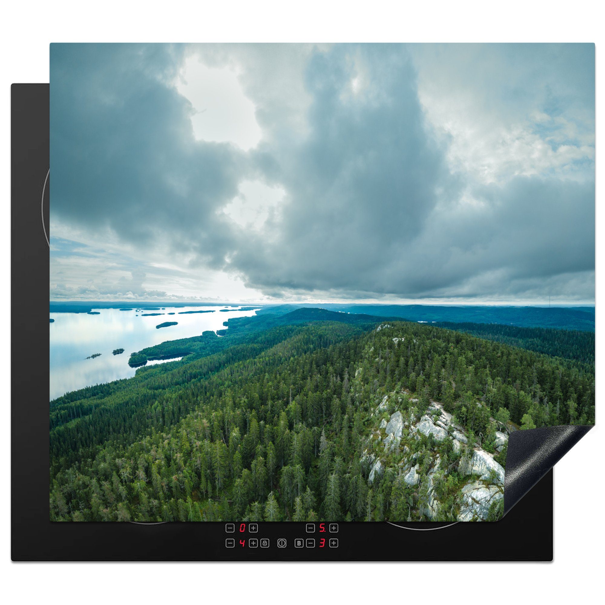 MuchoWow Herdblende-/Abdeckplatte Kiefern auf einem Berg in Finnland aus der Vogelperspektive, Vinyl, (1 tlg), 59x52 cm, Ceranfeldabdeckung für die küche, Induktionsmatte