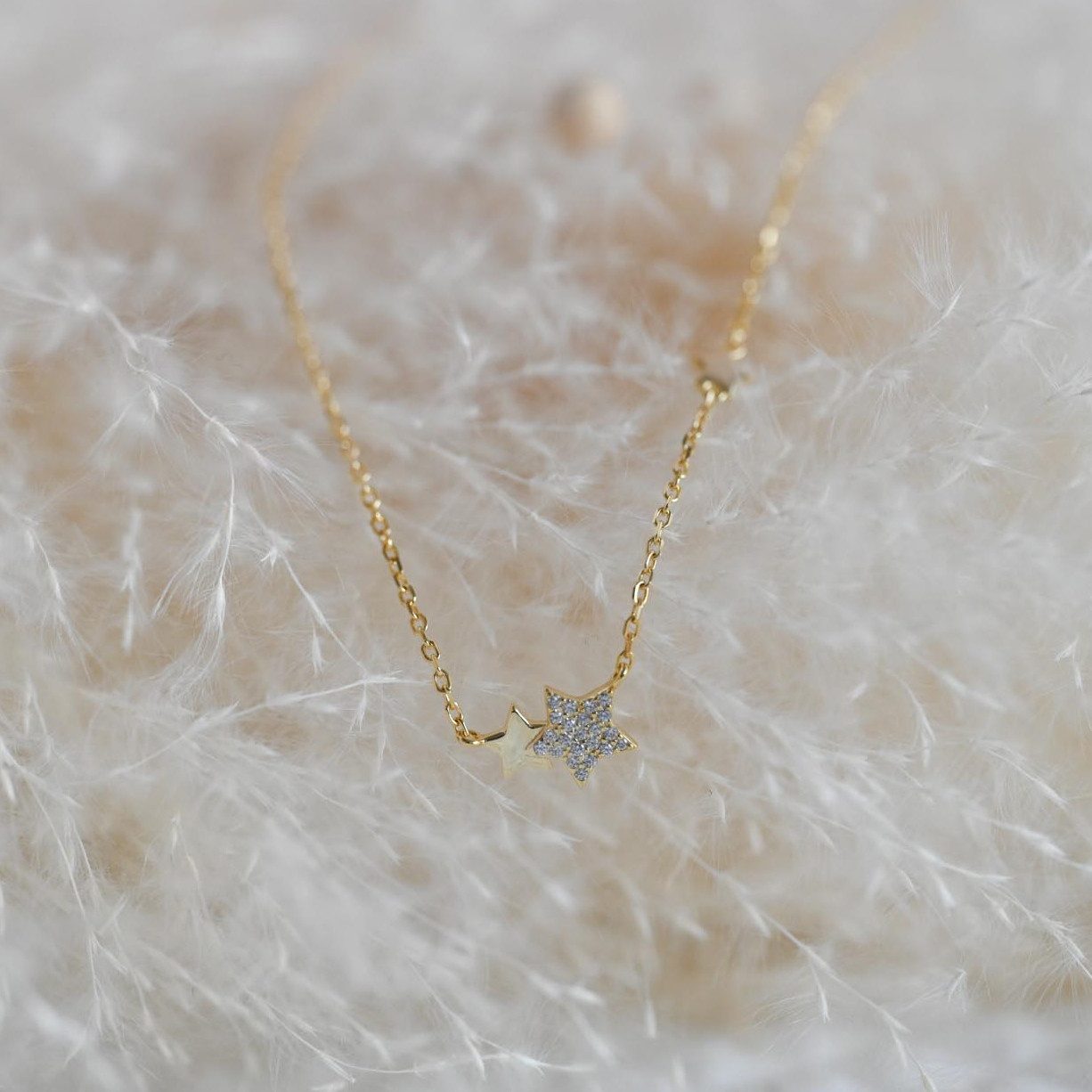 Runde Perlé Kette mit Anhänger zwei Sterne mit Zirkon Halskette, handgefert günstig online kaufen
