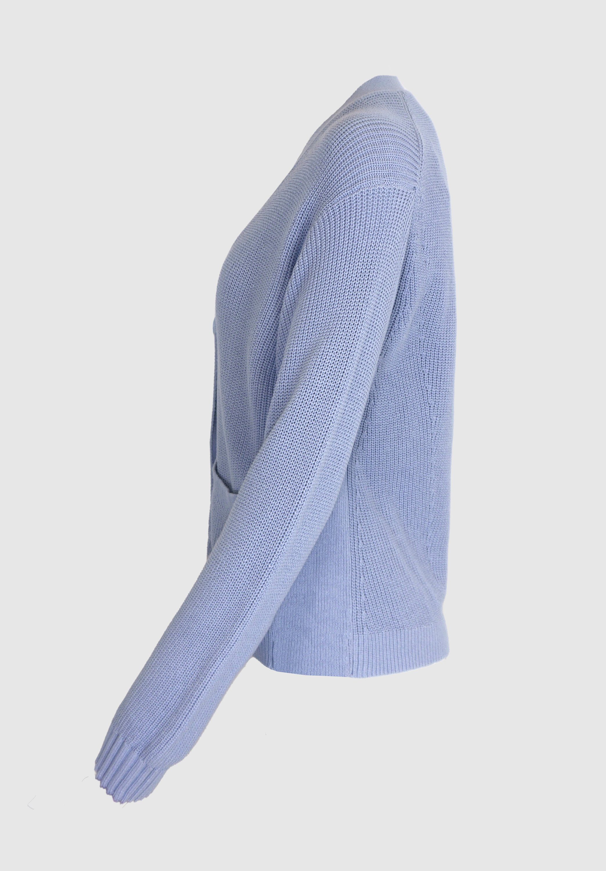 VADIS Cardigan blue mit modernem bianca Taschendetail pale