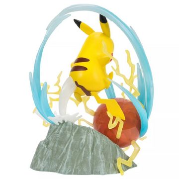 POKÉMON Spielfigur PIKACHU - Deluxe Sammel Figur - Diorama Maßstab 1:10 - 33 cm hoch, (Sammel-Figur), mit Licht (Light FX) Effekten