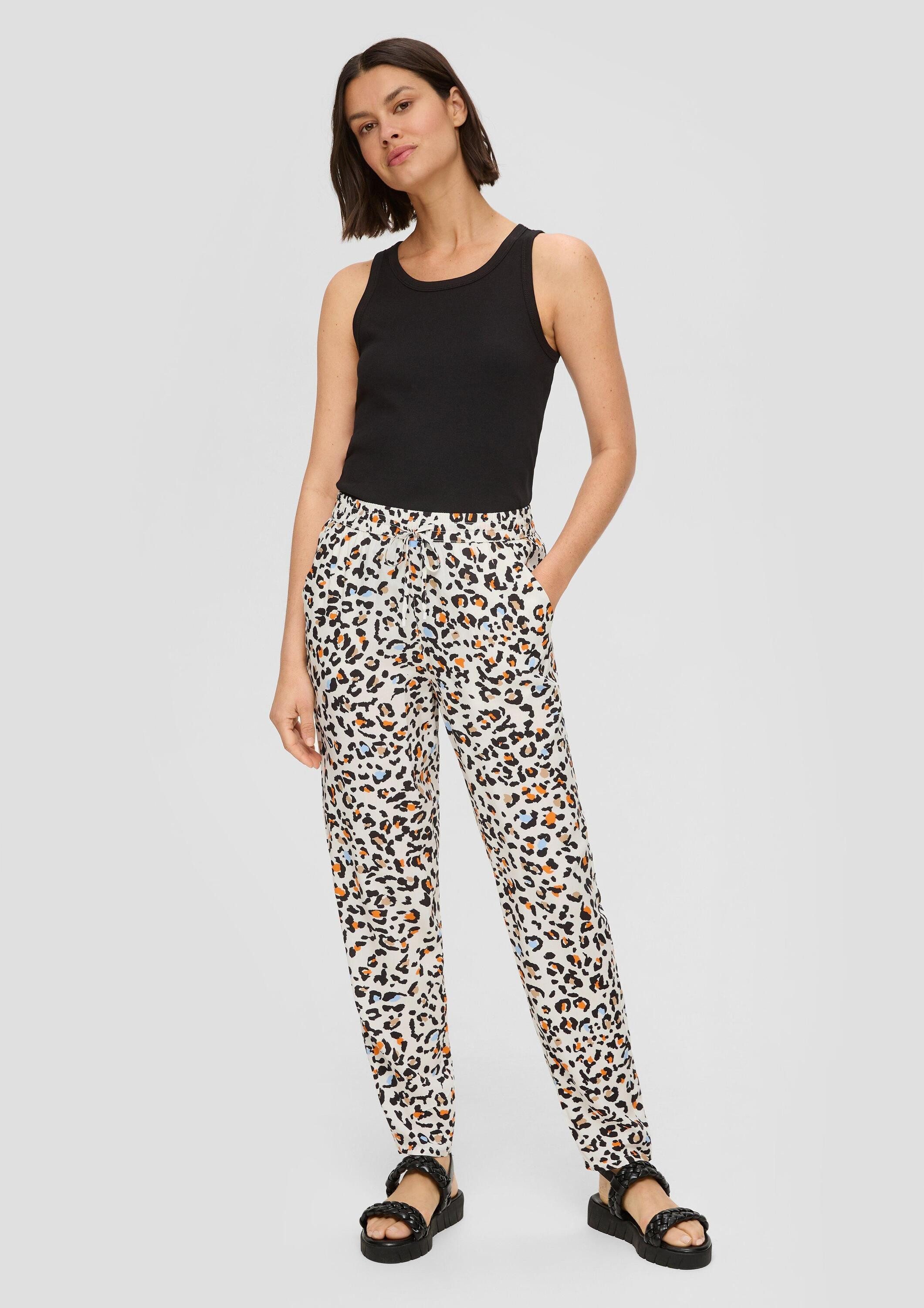 s.Oliver Chinos Hose Hose aus reiner Viskose mit Artwork-Print