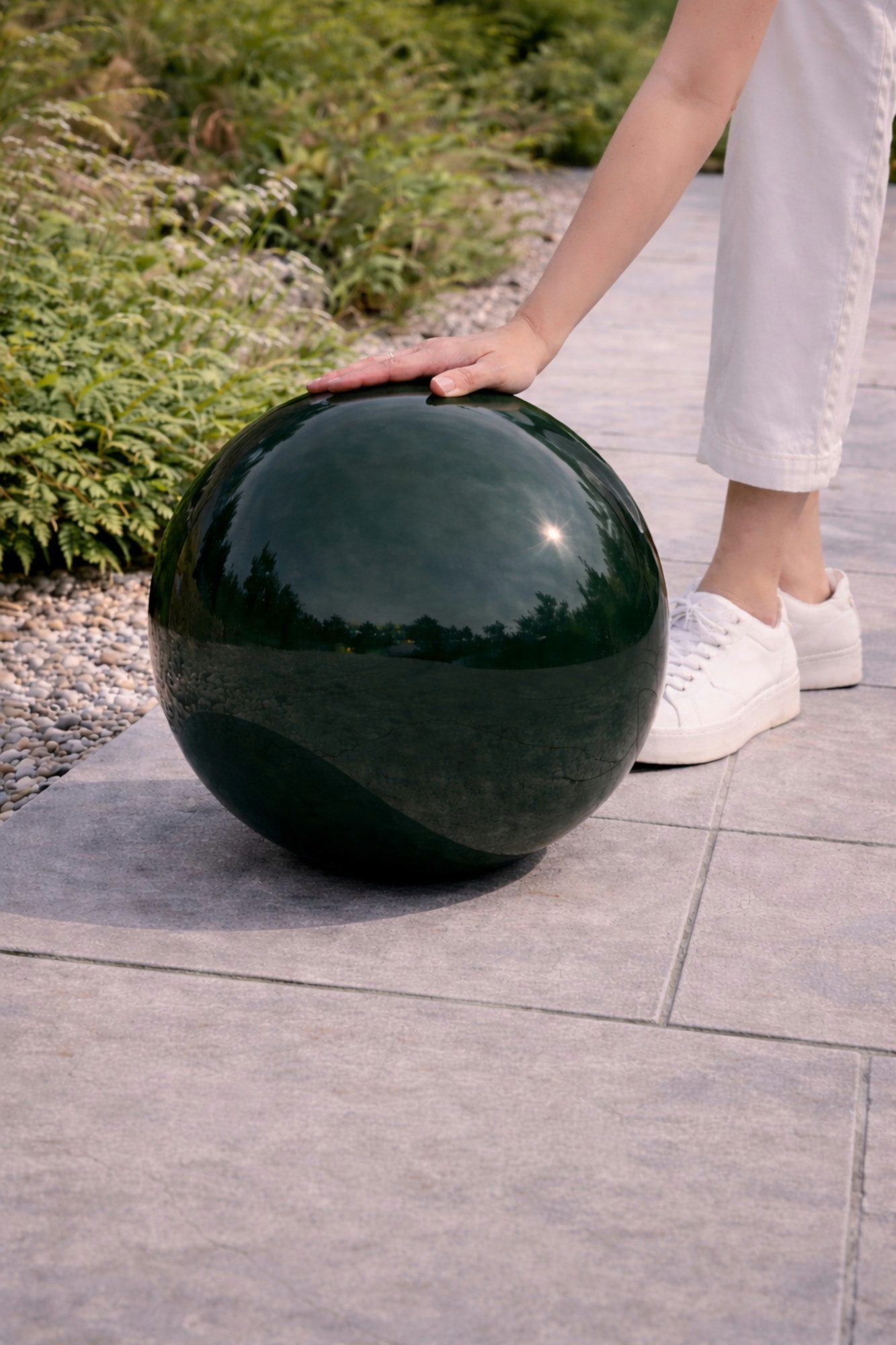 KERAZO Dekokugel große 40 cm Keramik Gartenkugel Dekokugel Rosenkugel. dunkelgrün, Frostfest, wetterfest, pflegeleicht, robust und vielseitig nutzbar