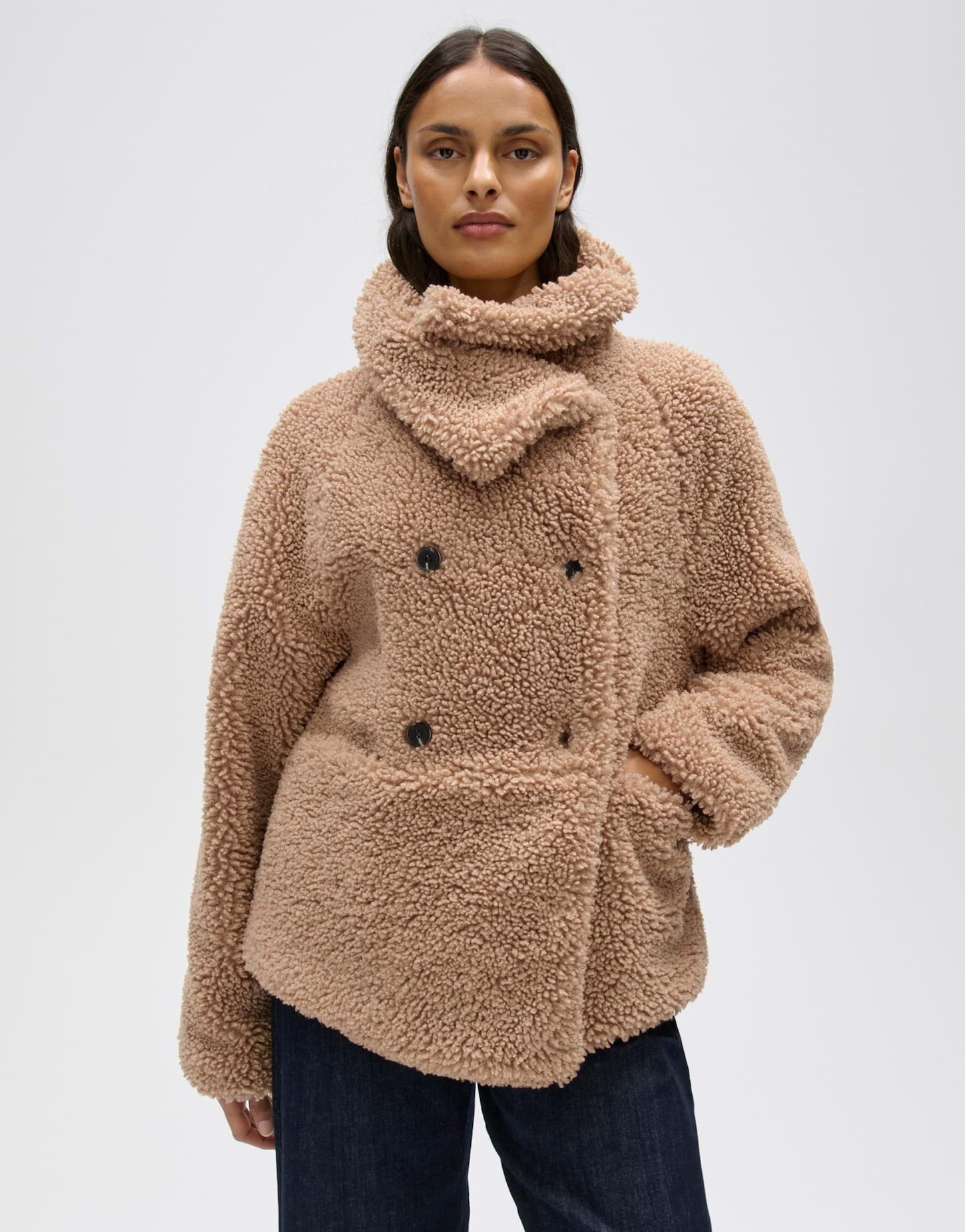 OPUS Cabanjacke Halko mit flauschiger Oberfläche Gerader Schnitt mit Raglanärmeln und zweireihiger Knopfleiste