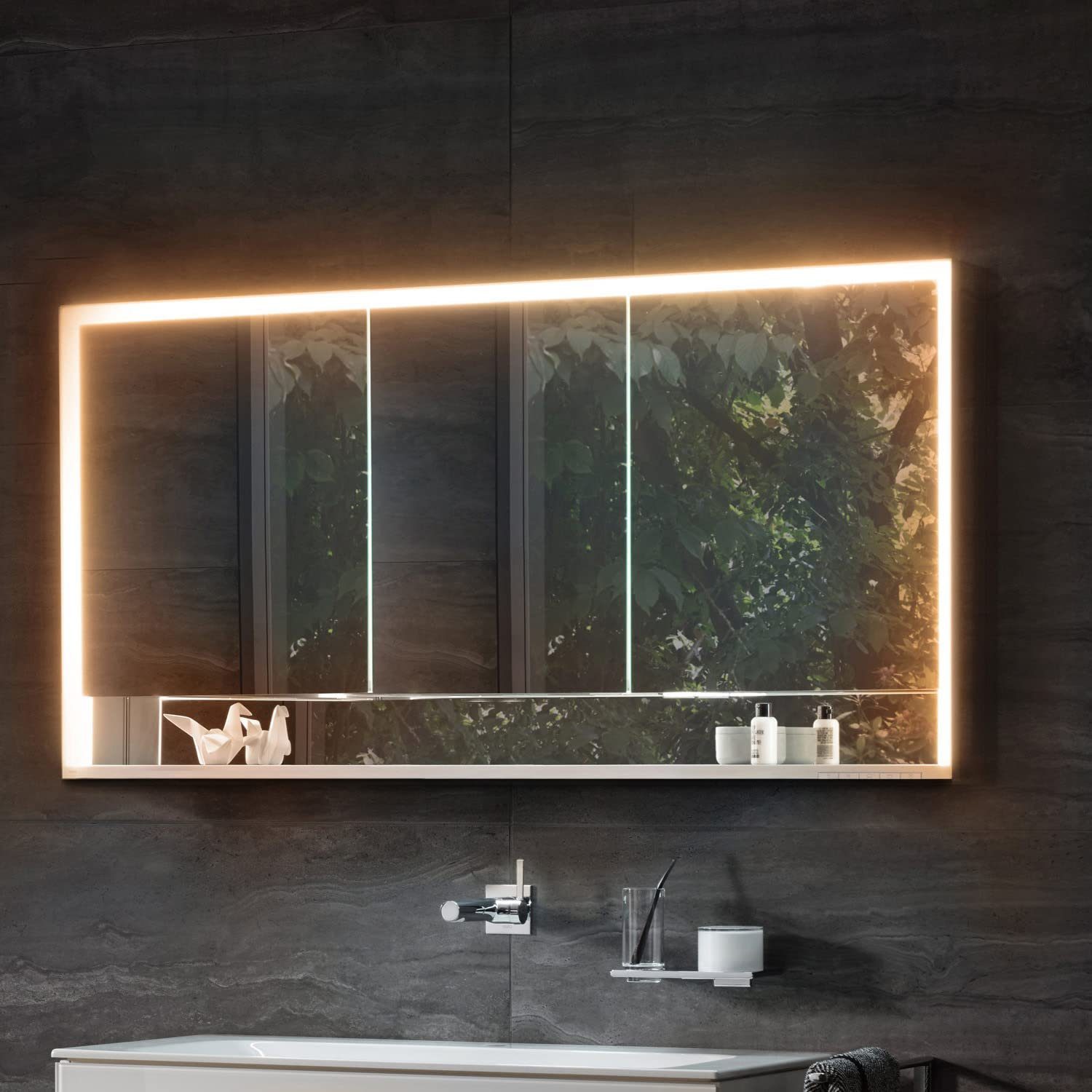 Keuco Spiegelschrank Royal LED) 140cm Lichtfarbe, einstellbare Aluminium-Korpus, (Badezimmerspiegelschrank mit dimmbar, 3-türig, Beleuchtung Lumos