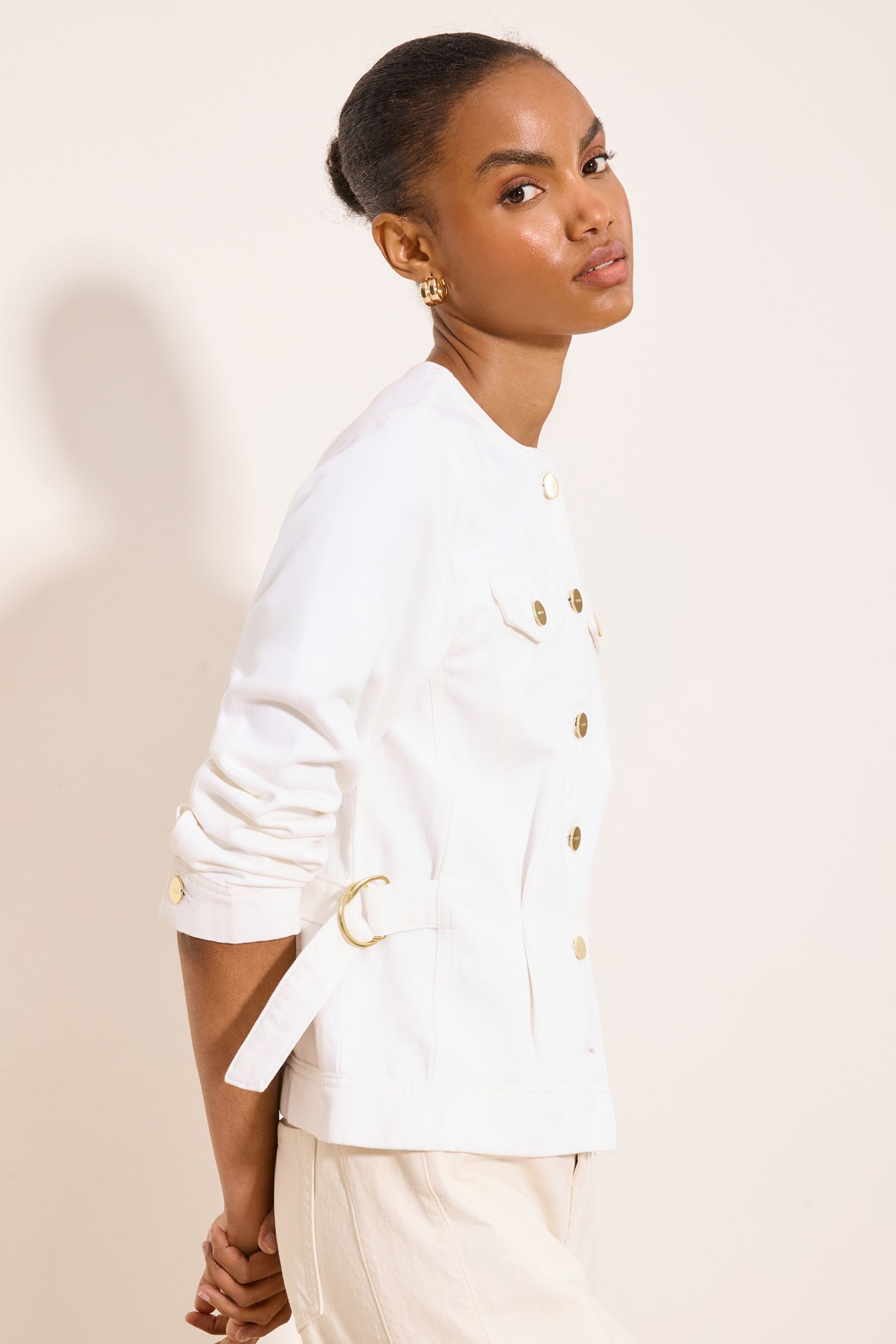 LIPSY Jeansjacke Lipsy kragenlose, taillierte Jeansjacke, Regular (1-St)