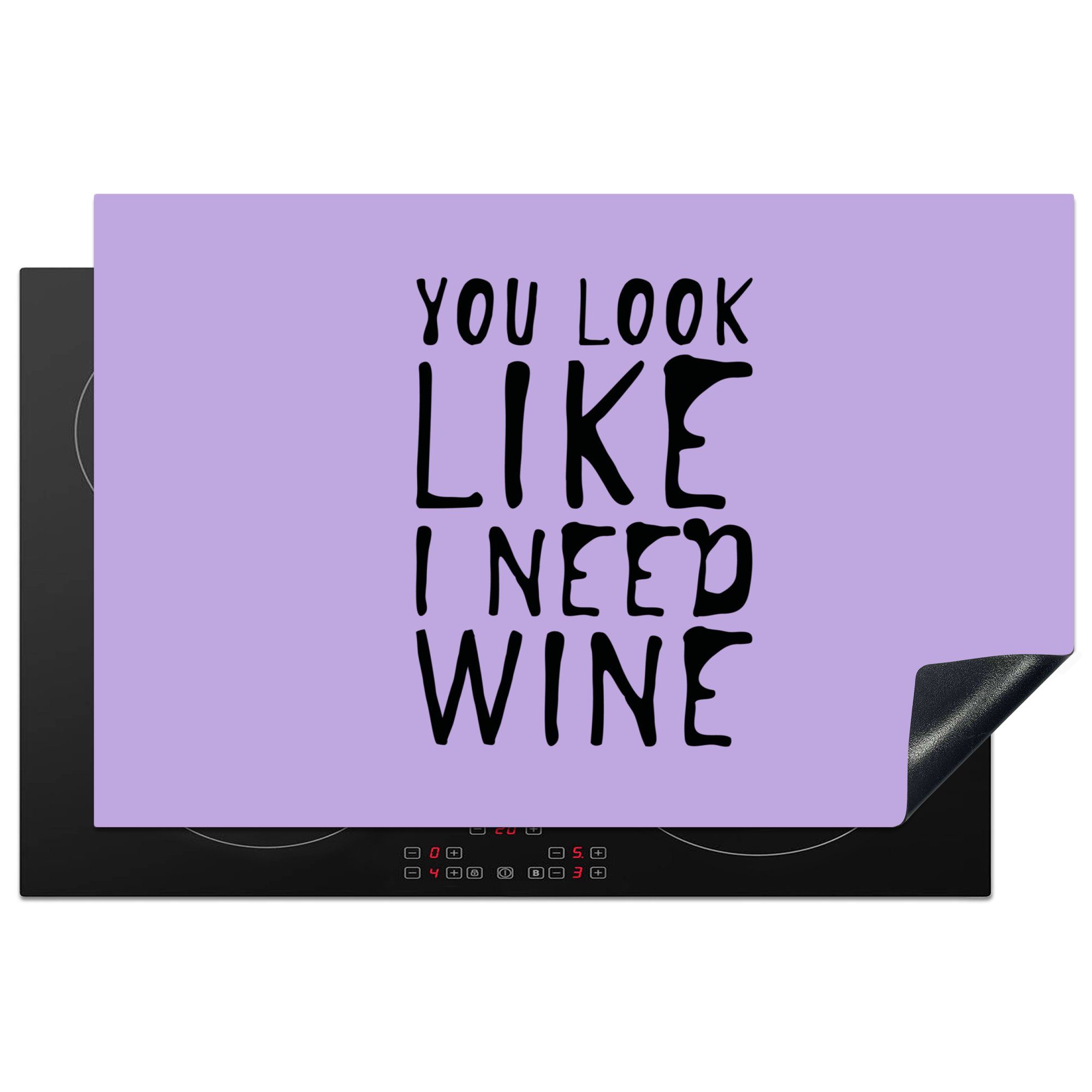 MuchoWow Herdblende-/Abdeckplatte Zitat "Du siehst aus, als bräuchte ich Wein" vor einem lila, Vinyl, (1 tlg), 81x52 cm, Induktionskochfeld Schutz für die küche, Ceranfeldabdeckung