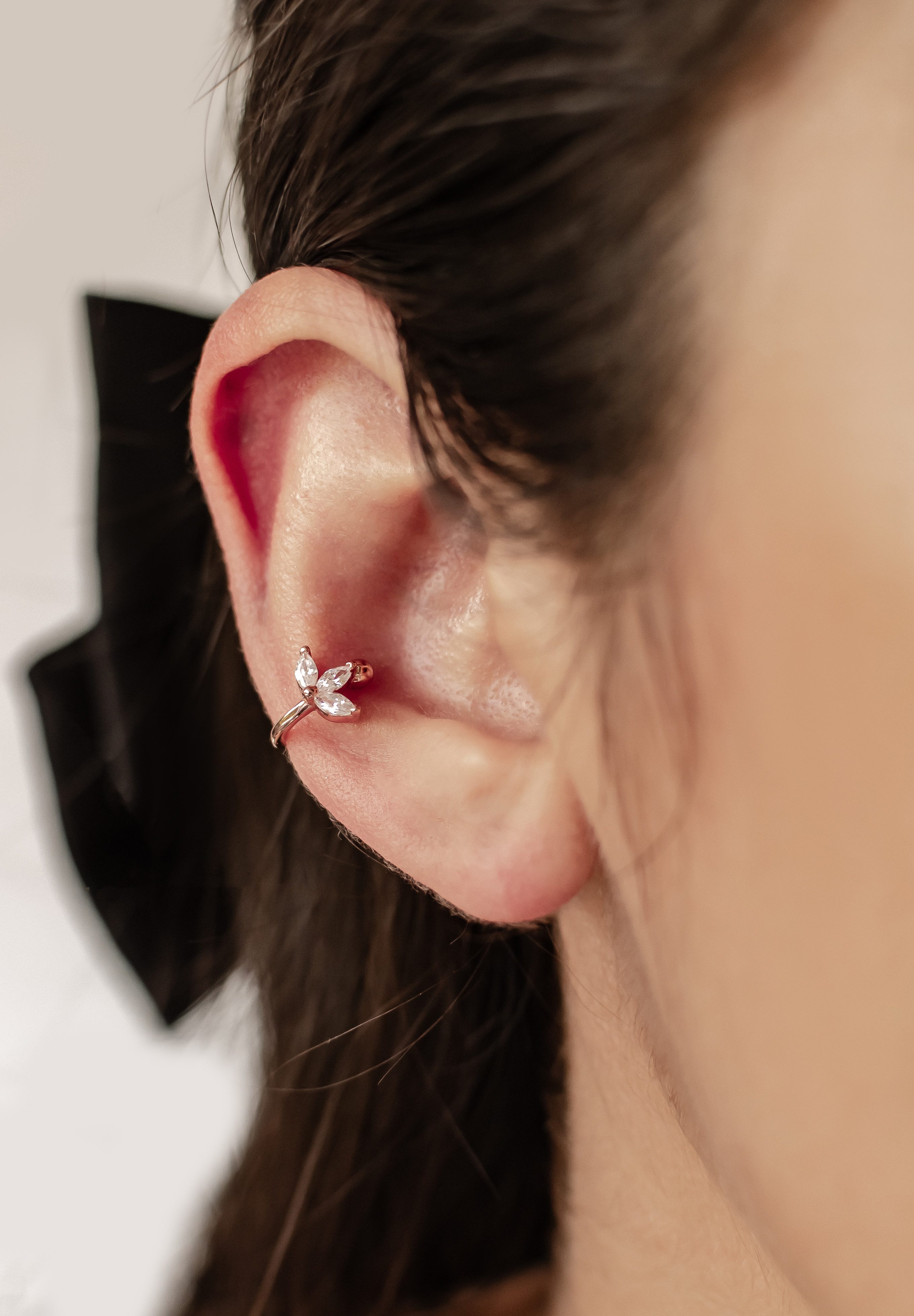 Hey Happiness Ohrklemme Fake Ohrring Blume Zirkonia, Damen Ear Cuff 18K Roségold Vergoldet, Ohrring ohne Loch 925 Silber Kristall offen klein, Geschenkidee