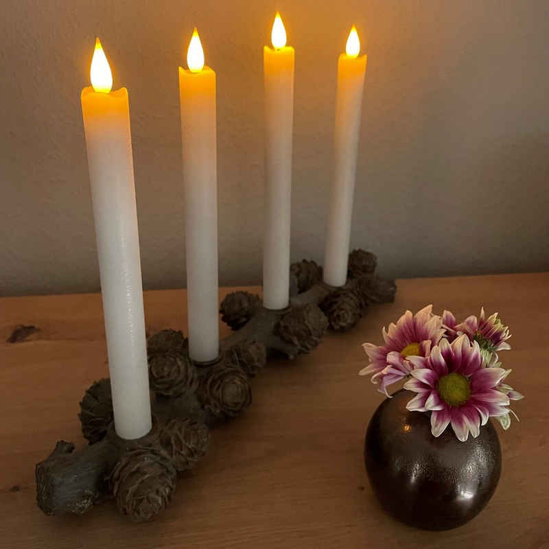 Online-Fuchs Tischkerzenhalter Kerzenständer für Stabkerzen im Zweig-Design mit Tannenzapfen (für 4 Tafelkerzen mit 2,2 cm Durchmesser), Maße ca. 39 x 12 x 5,5 cm, Rustikal, Ast