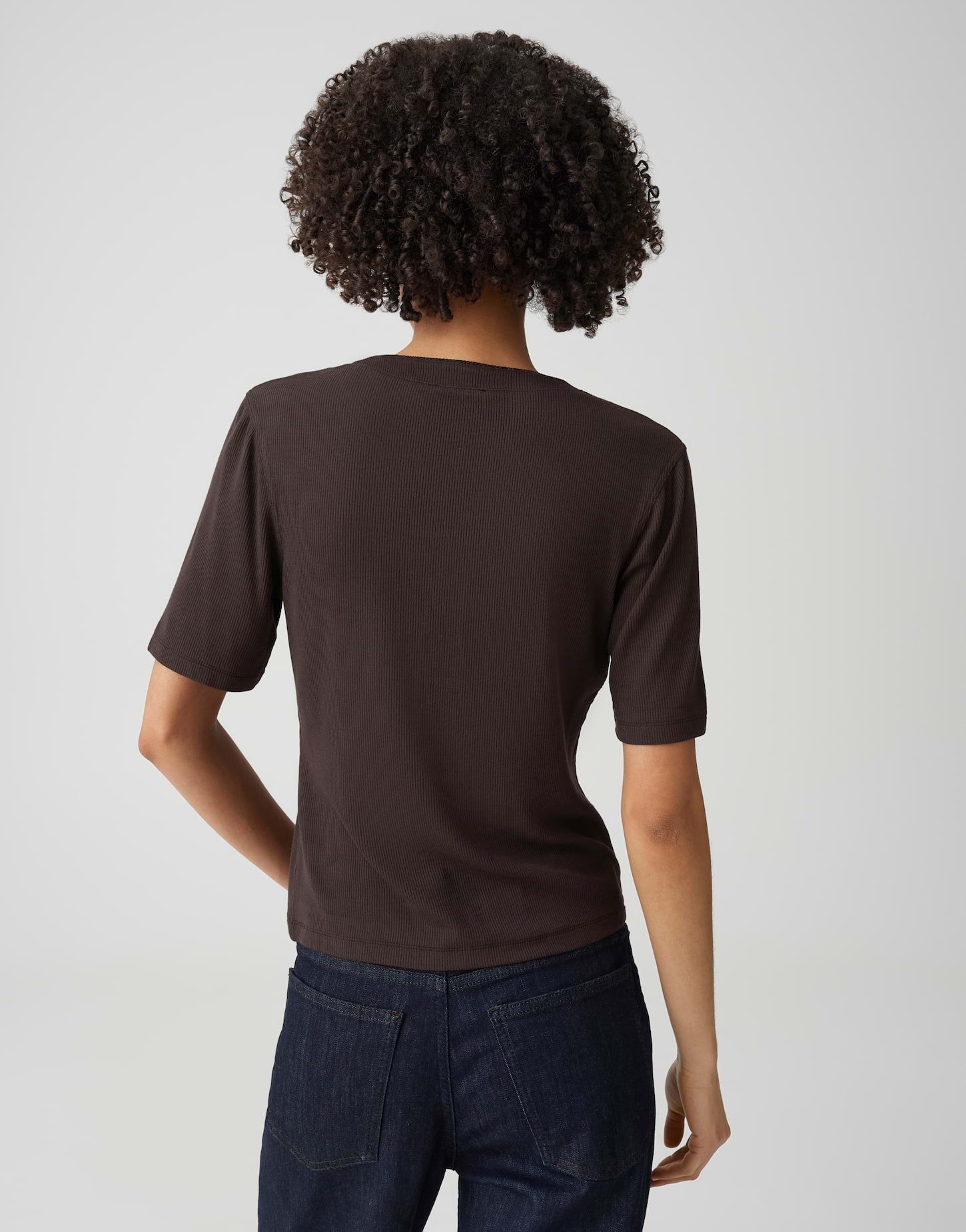 OPUS Kurzarmshirt mit feiner Rippe Femininer Ausschnitt mit leichter Transparenz – Bild 3 von 5