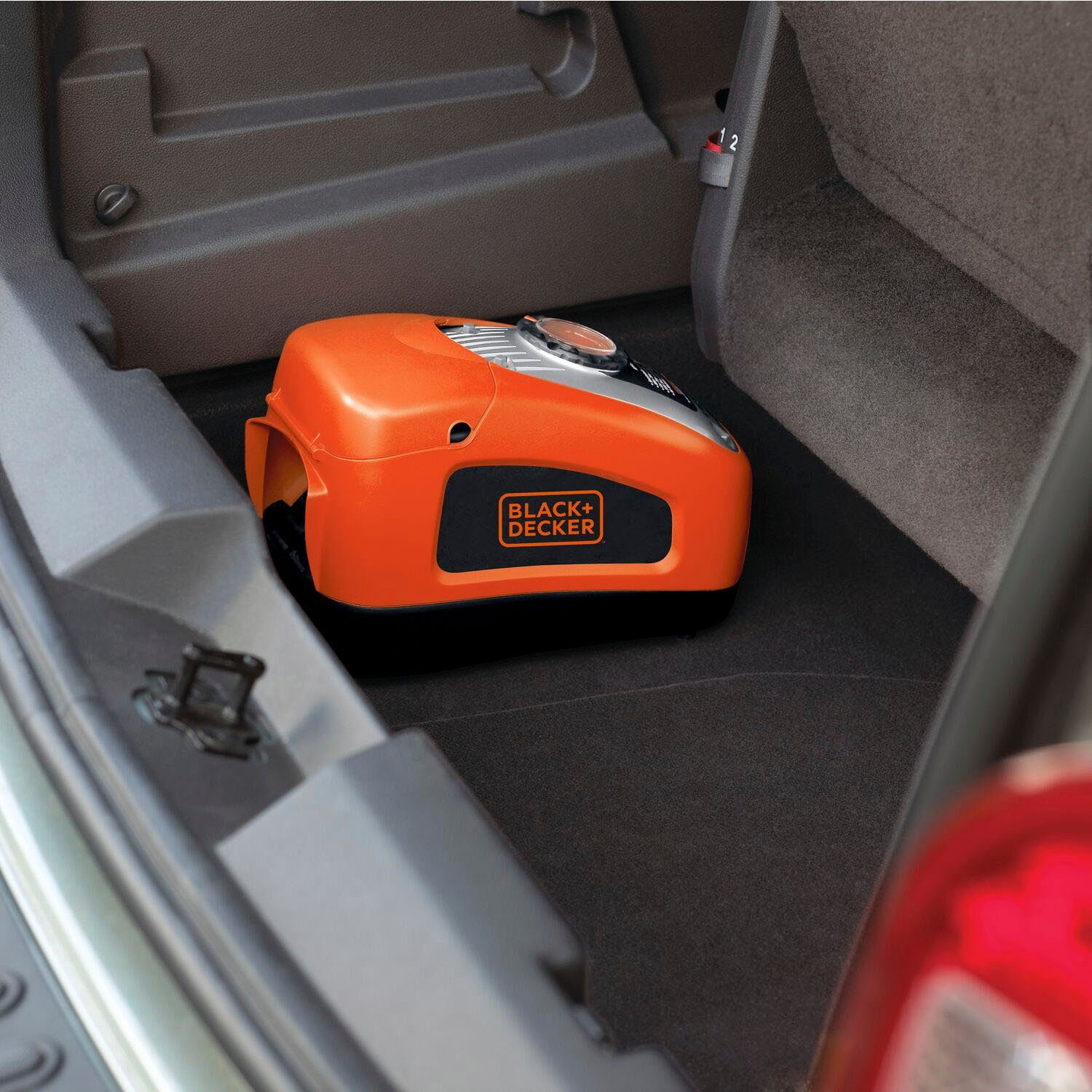 Black + Decker Kompressor ASI300, max. 11 bar, 160 PSI, 12V/230V, 3 Ventile, dig. Druckeinst.