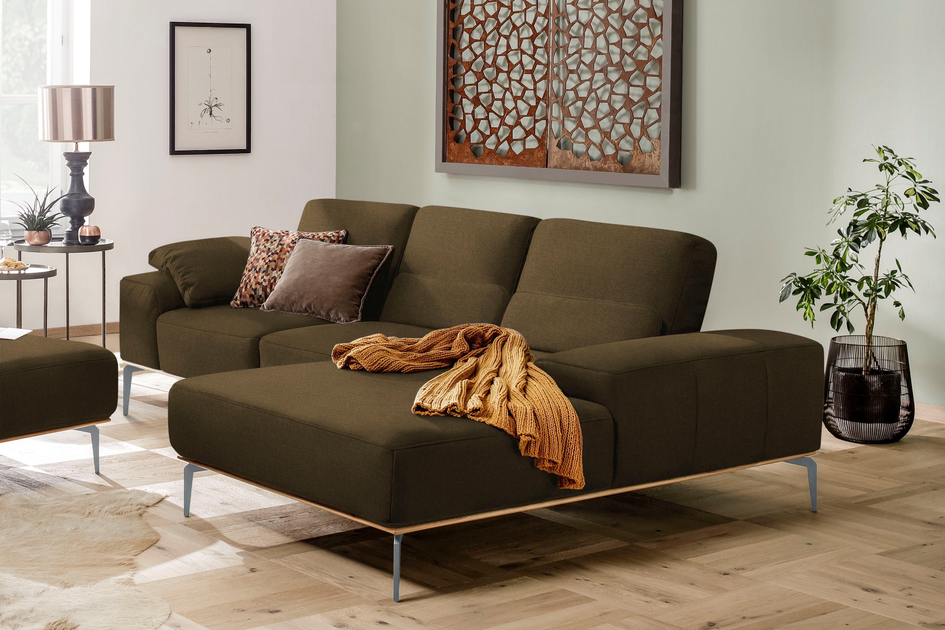 W.SCHILLIG Ecksofa run, Designsofa mit tollem Sitzkomfort, bequem, L-Form, mit elegantem Holzsockel, Füße in Silber matt, Breite 279 cm