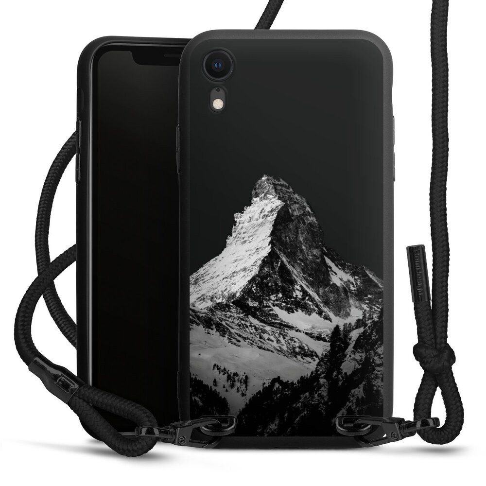 DeinDesign Handyhülle Berg Schnee Alpspitze Snow Capped Mountains Grayscale, Apple iPhone Xr Premium Handykette Hülle mit Band Case zum Umhängen