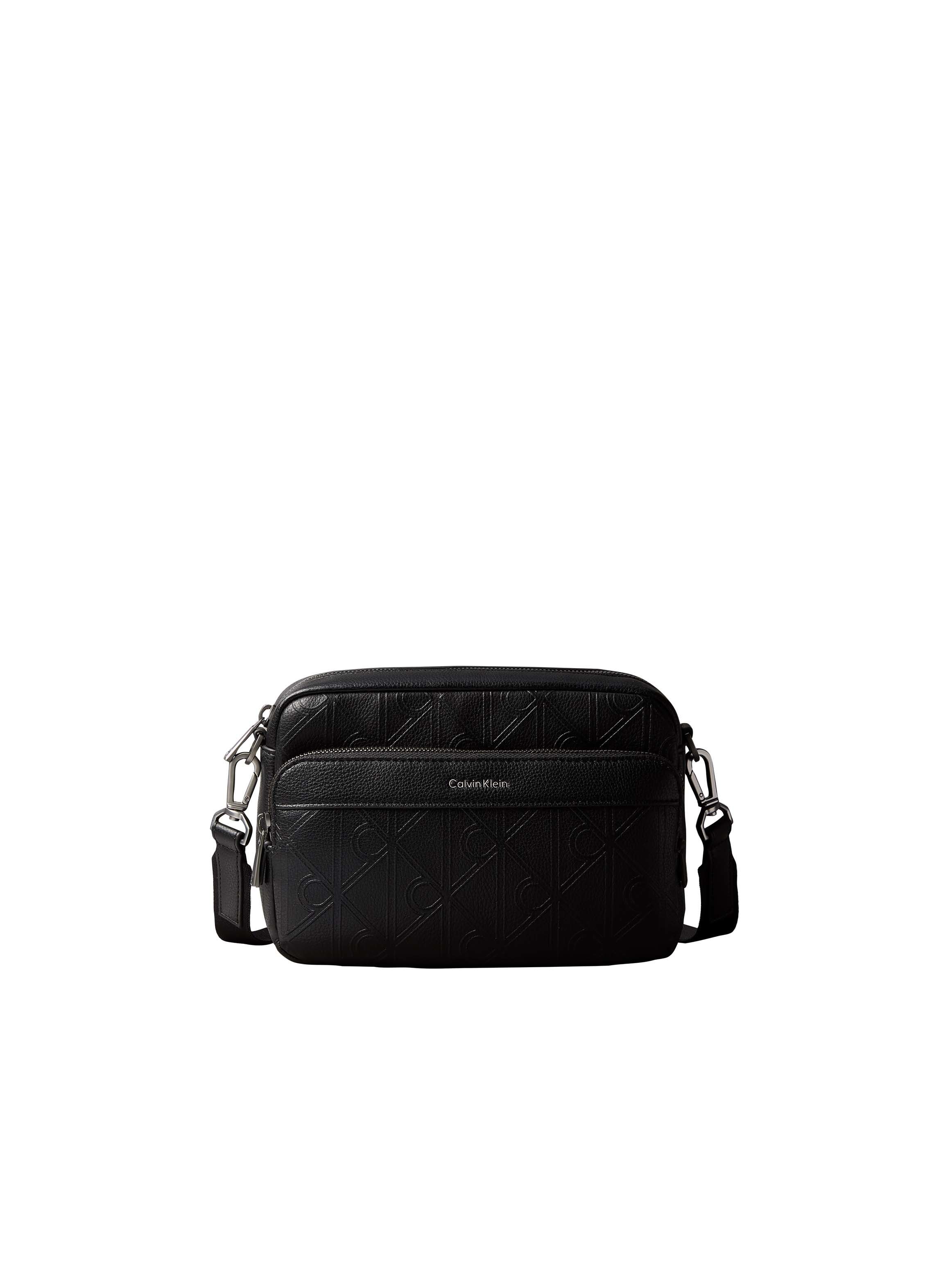 Calvin Klein Umhängetasche EMBLEM AOP DEBOSS CAMERA BAG, Crossbody Bag, Schultertasche mit CK-Logoprägung und Fronttasche