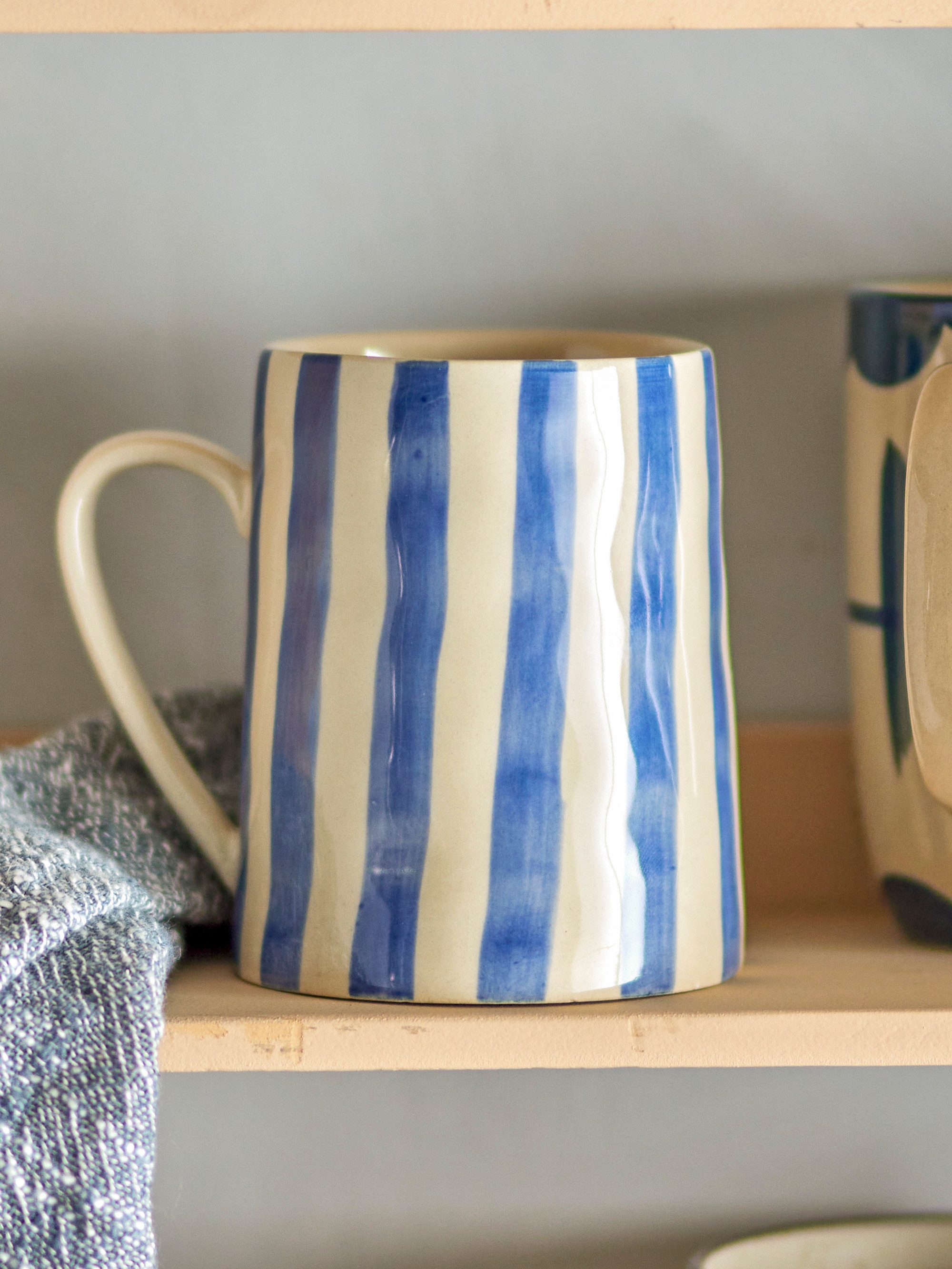 Bloomingville Tasse Bloomingville Begonia Becher, Blau, 440 ml, Steingut