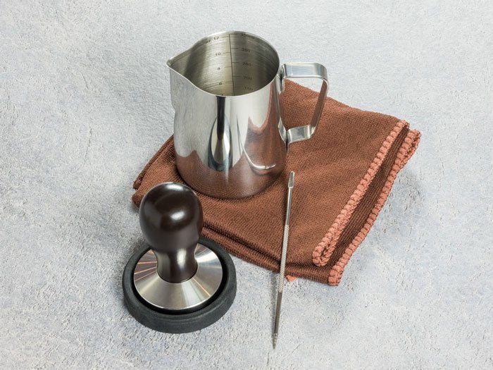 Buddy's Barista-Set Buddy´s Bar - Barista Edition, Premium, Milchkännchen 0,35 l, Kaffeestempel,Tamper, Kaffeenadel, Handtuch – Bild 5 von 5