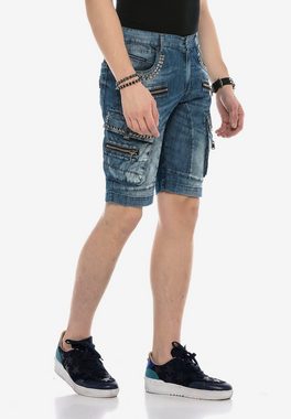 Cipo & Baxx Shorts mit Nieten und Cargotaschen