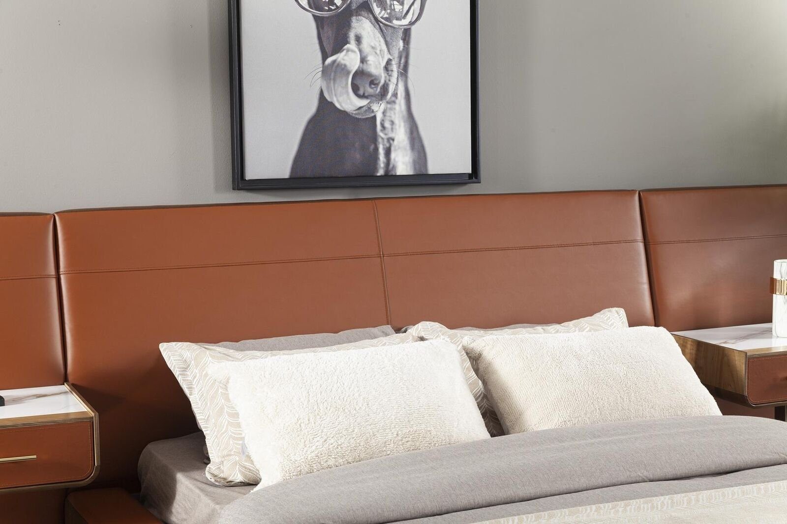 Möbel (3-St., Braun Made Doppelbett Schlafzimmer Nachttische), 3tlg., Schlafzimmer-Set Nachttisch 2x 1x + Bett Betten Bett Europa in JVmoebel 2x