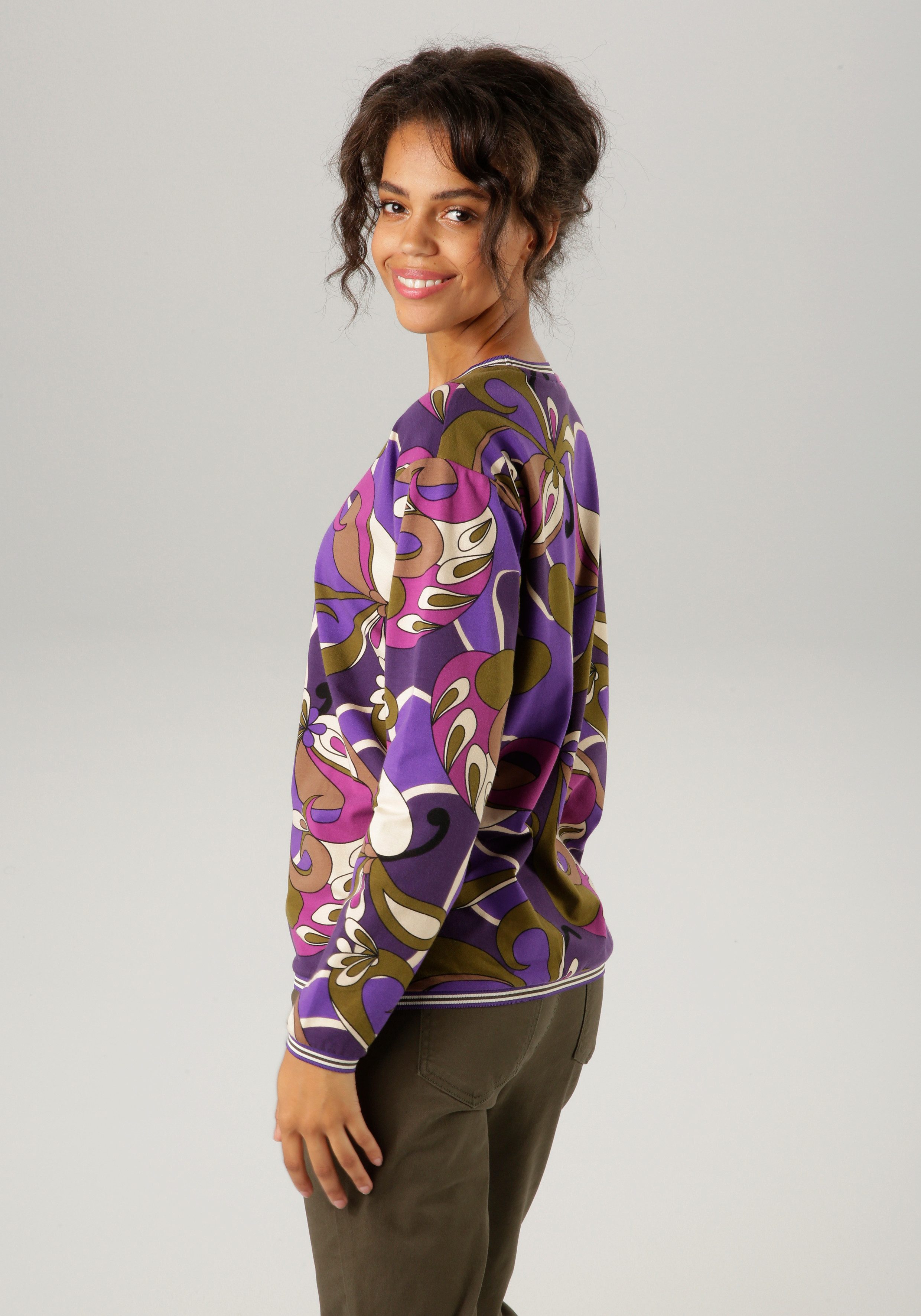 Aniston CASUAL Sweatshirt mit extravaganten, grafischen günstig online kaufen