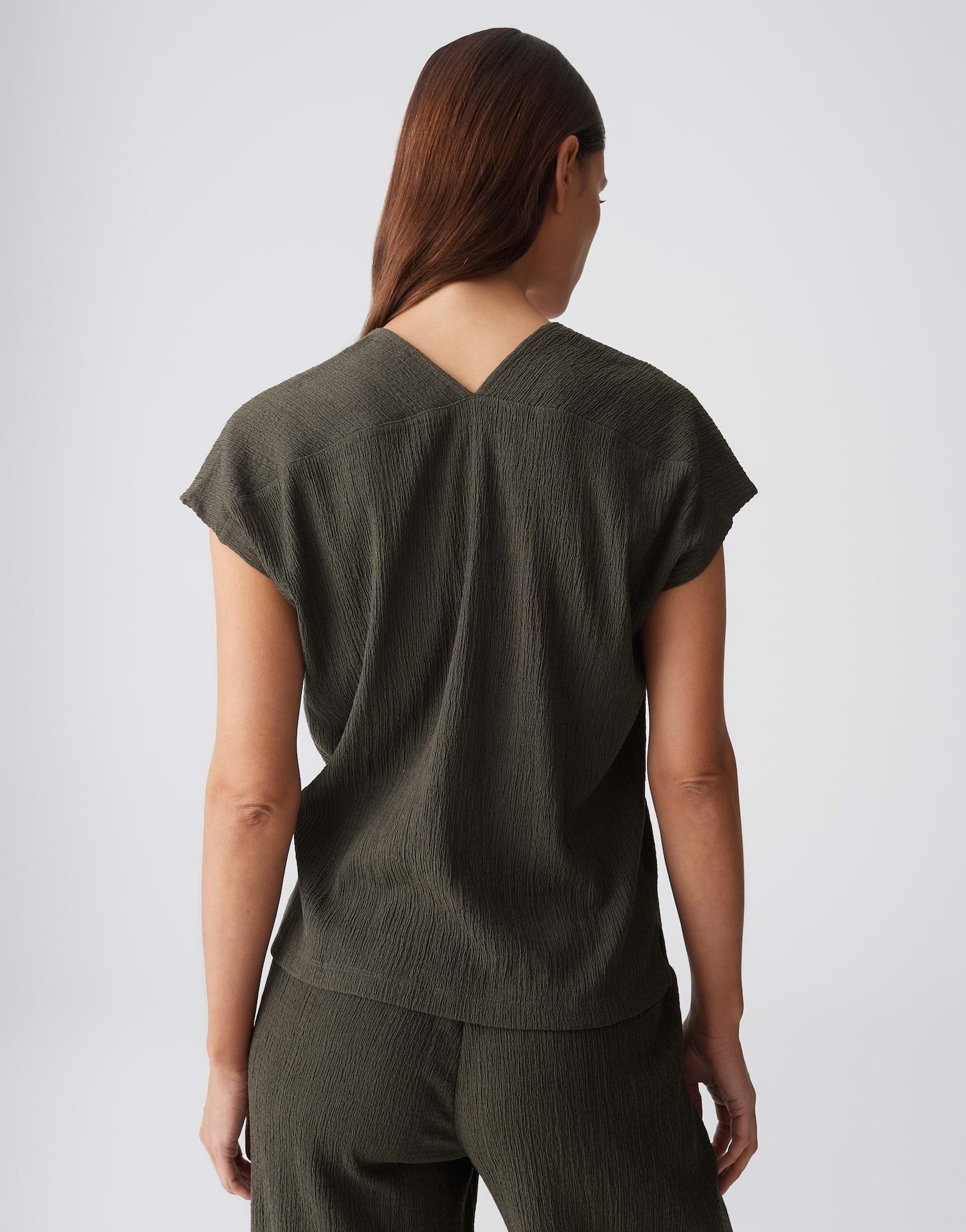 OPUS Kurzarmshirt Sirukus Structure Boxy Fit mit Crash Effekt fließender Fall. Perfekt für moderne, feminine Looks