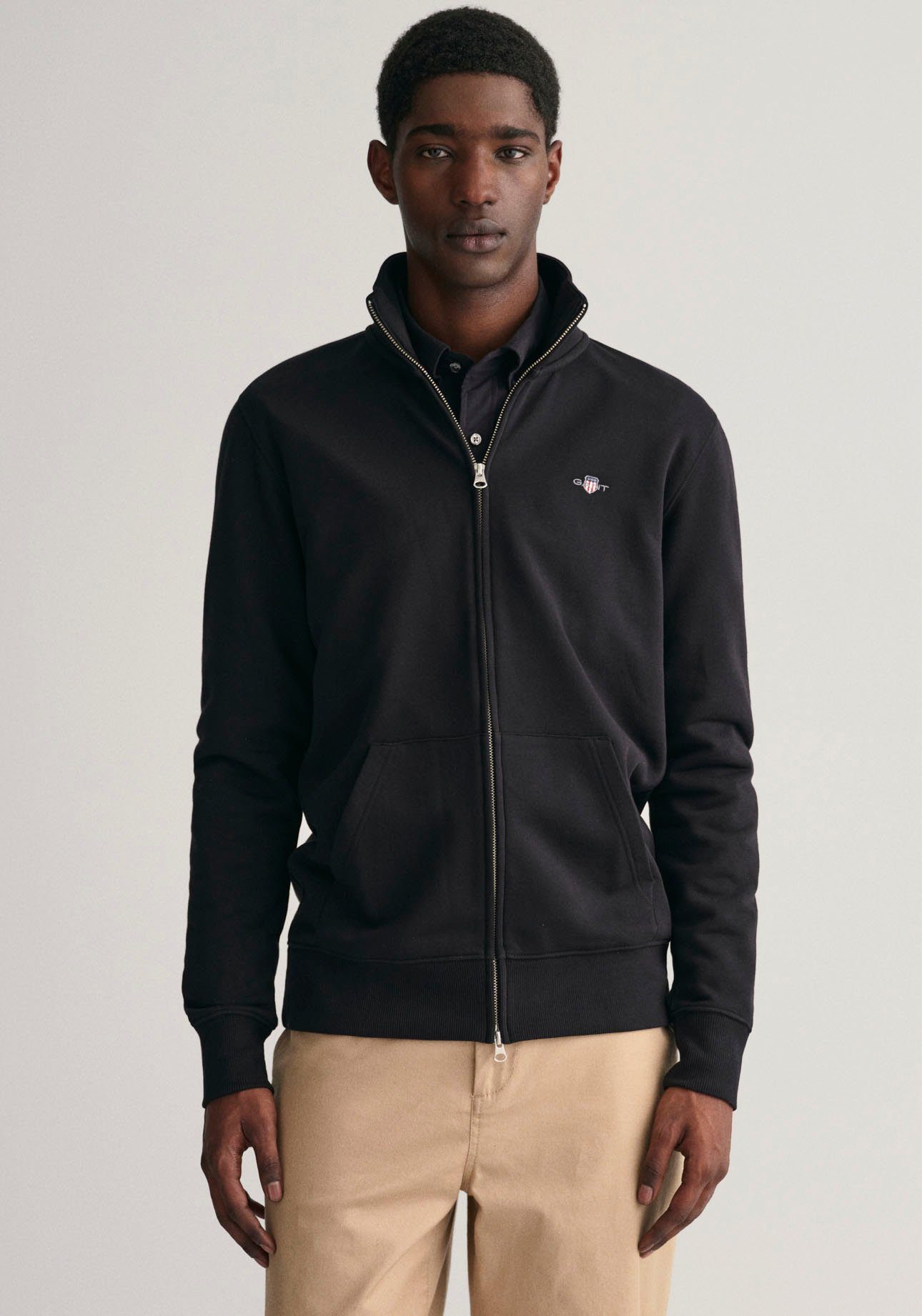 Gant Sweatjacke REG SHIELD FULL ZIP SWEAT mit Logostickerei auf der Brust