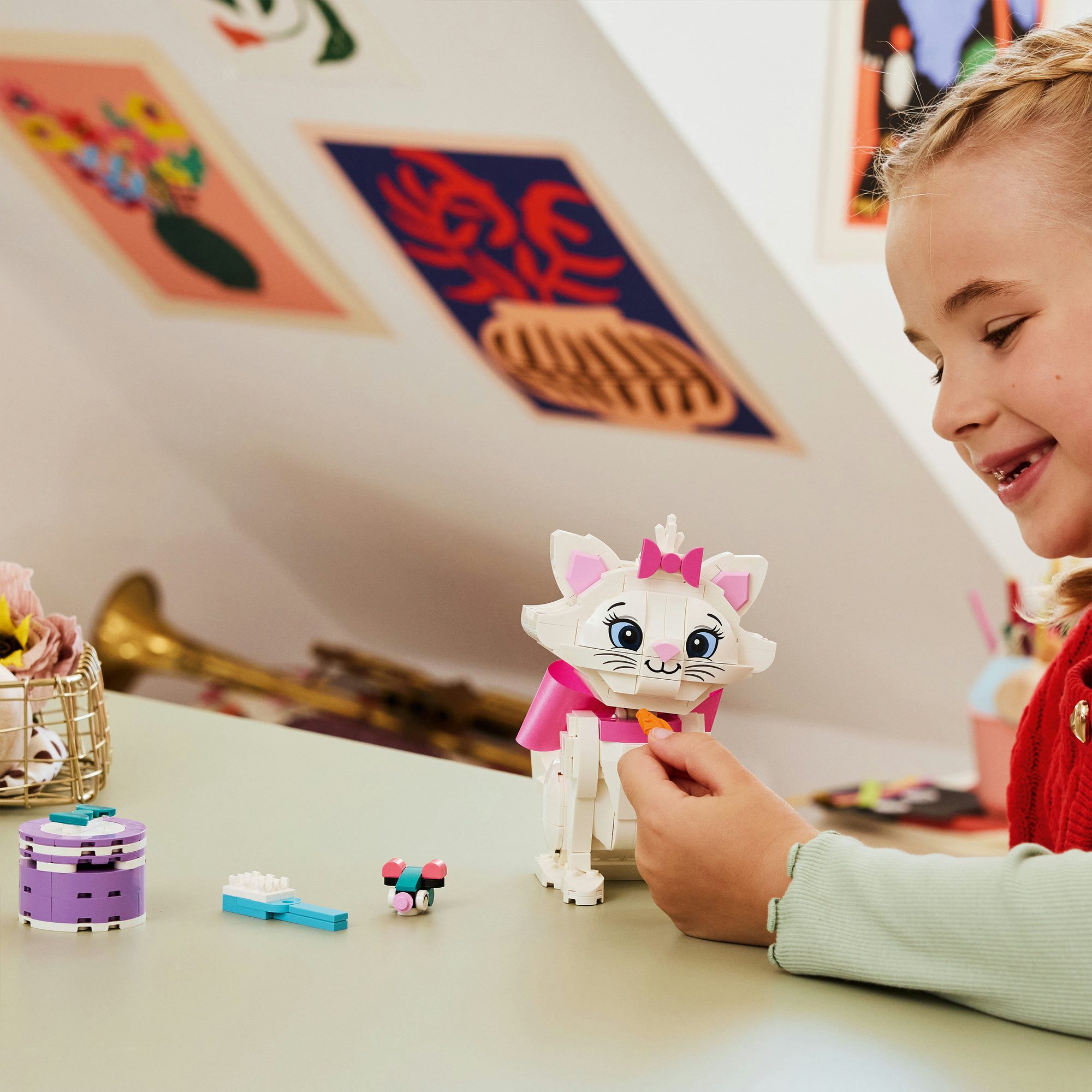 LEGO® Aristocats: Bezaubernde Marie (43286), LEGO Disney Classic Konstruktionsspielsteine, (369 St), Made in Europe – Bild 2 von 5