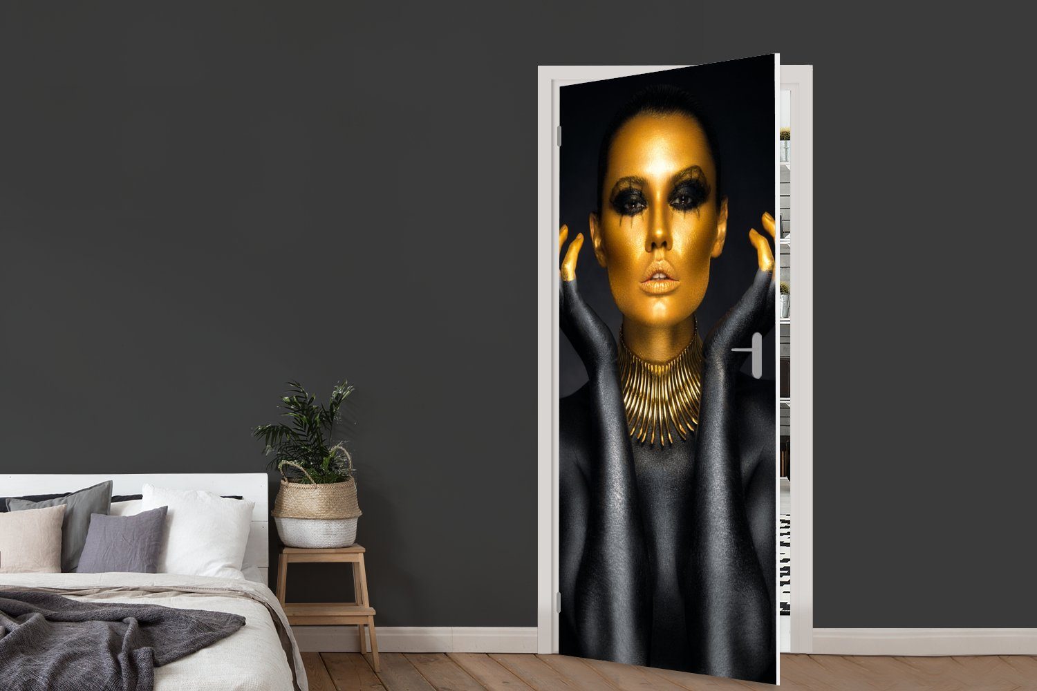 Luxus Gold Tür, bedruckt, Matt, Türtapete St), MuchoWow (1 75x205 Porträt - für Fototapete - Frau cm Schwarz, Türaufkleber, - -