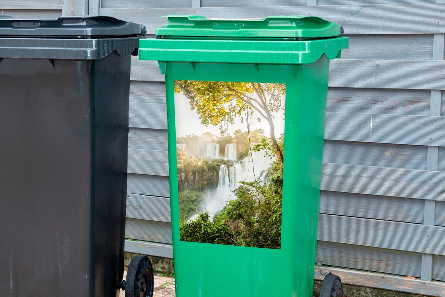 Iguazú-Nationalparks St), beleuchteten Mülleimer-aufkleber, Sticker, Wasserfälle Abfalbehälter (1 Büschen den Container, des hinter Wandsticker MuchoWow Mülltonne,