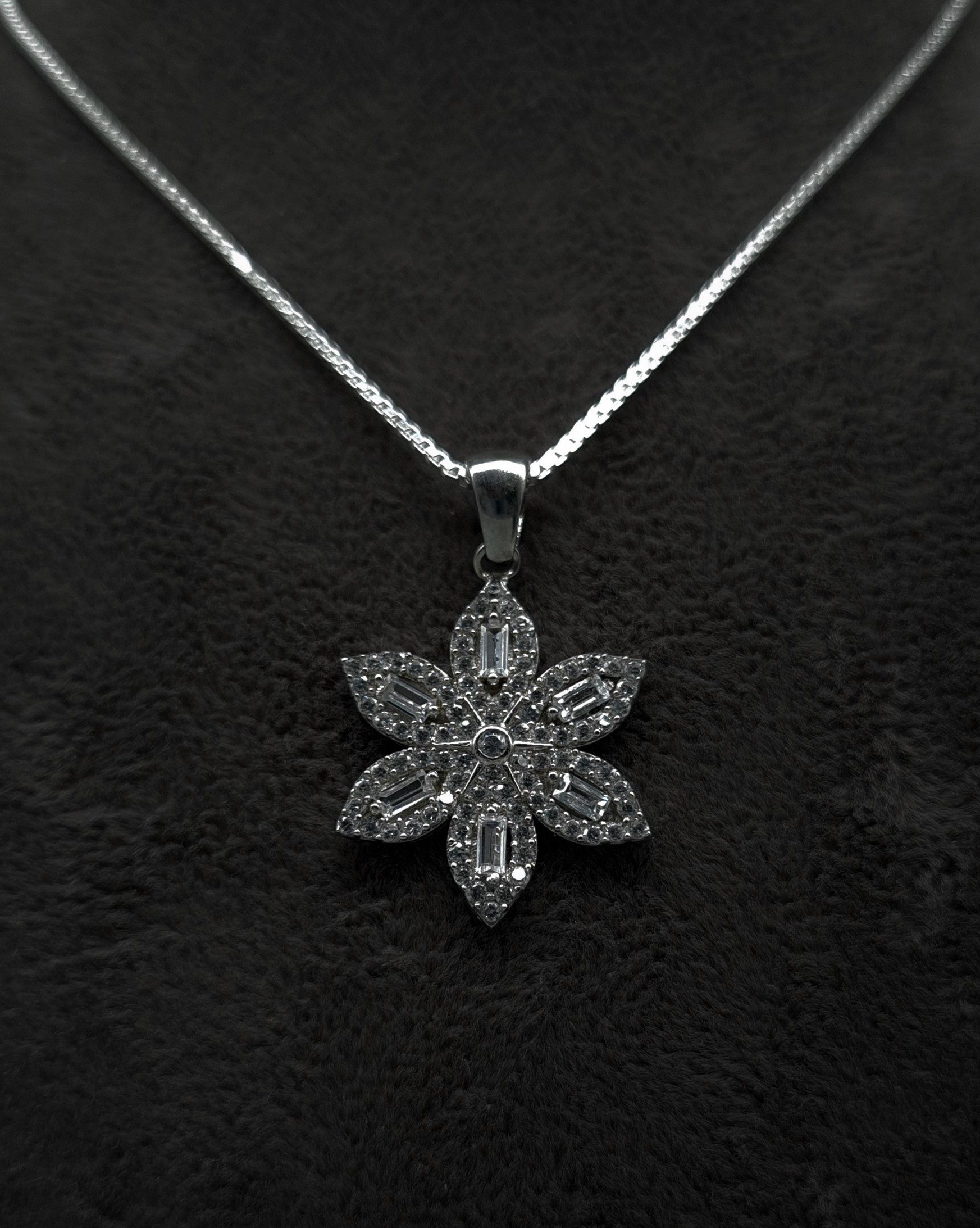 NAHLE Kette mit Anhänger Damen Lotusblume günstig online kaufen