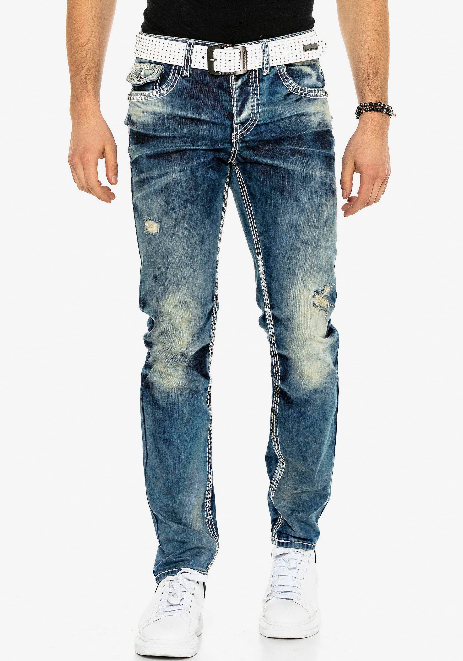 Cipo & Baxx Straight-Jeans mit Destroyed Effekt und vielen Details günstig online kaufen