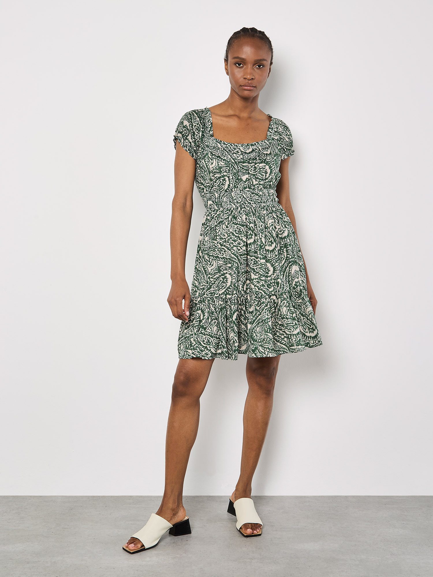 Apricot Minikleid Paisley-Milchmädchen-Minikleid mit Smokdetails – Bild 2 von 4