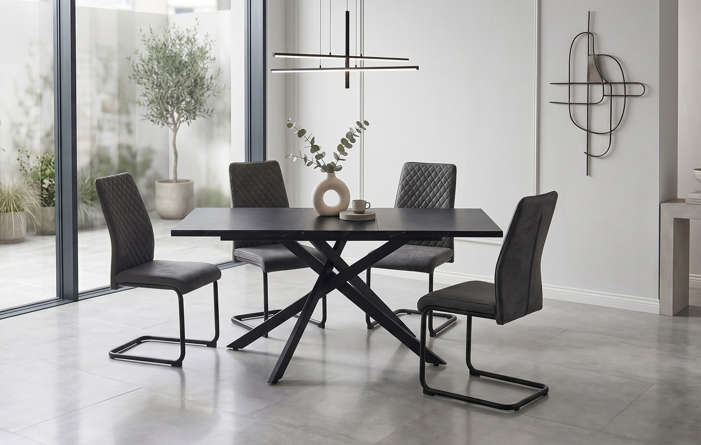 B&D home Essgruppe Lars & Theo, (Set, 5-tlg., 1 Tisch / 4 Stühle), Esstisch ausziehbar bis 160cm für 4-6 Personen, Stühle in Microfaser