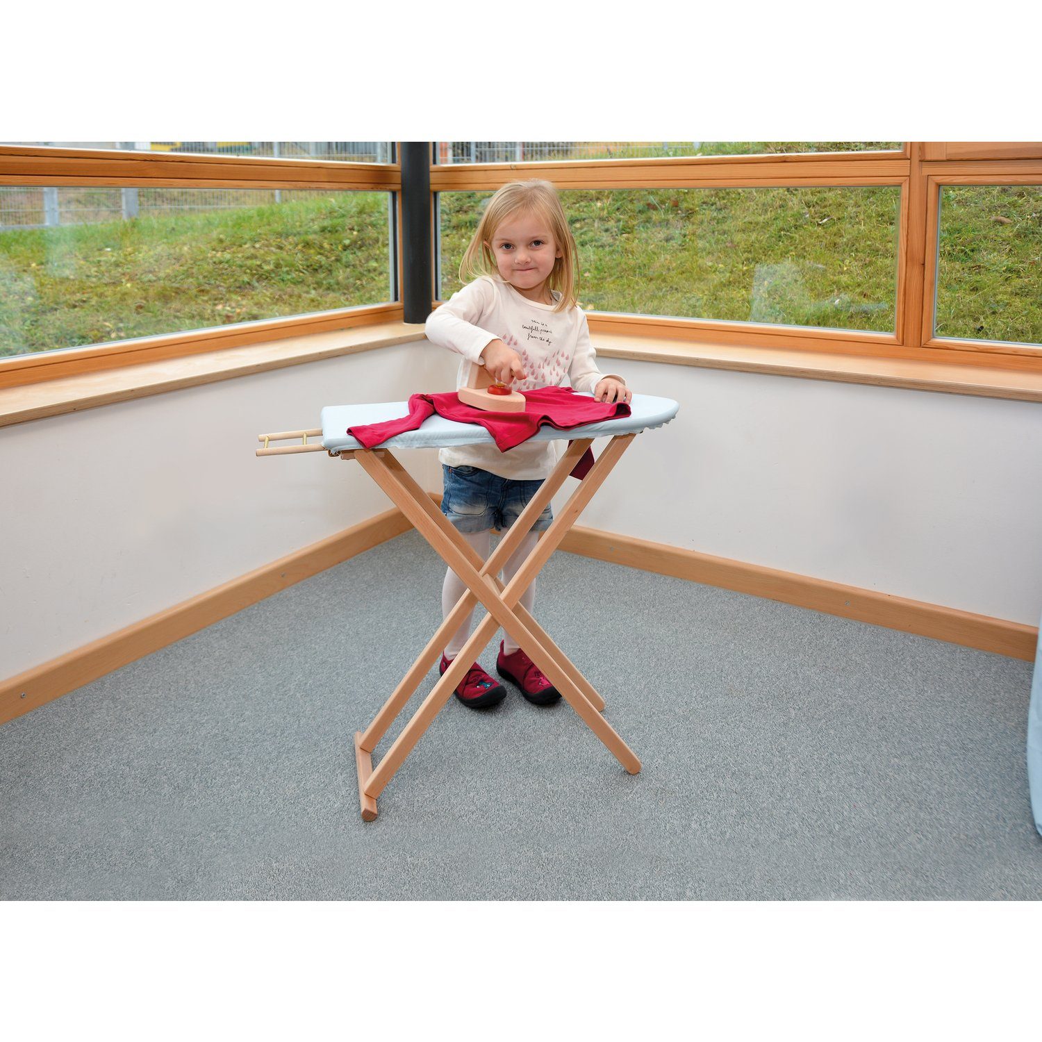 EDUPLAY Lernspielzeug Bügelbrett mit Bügeleisen und Bezug, 62 x 70 x 23 cm (0-St)
