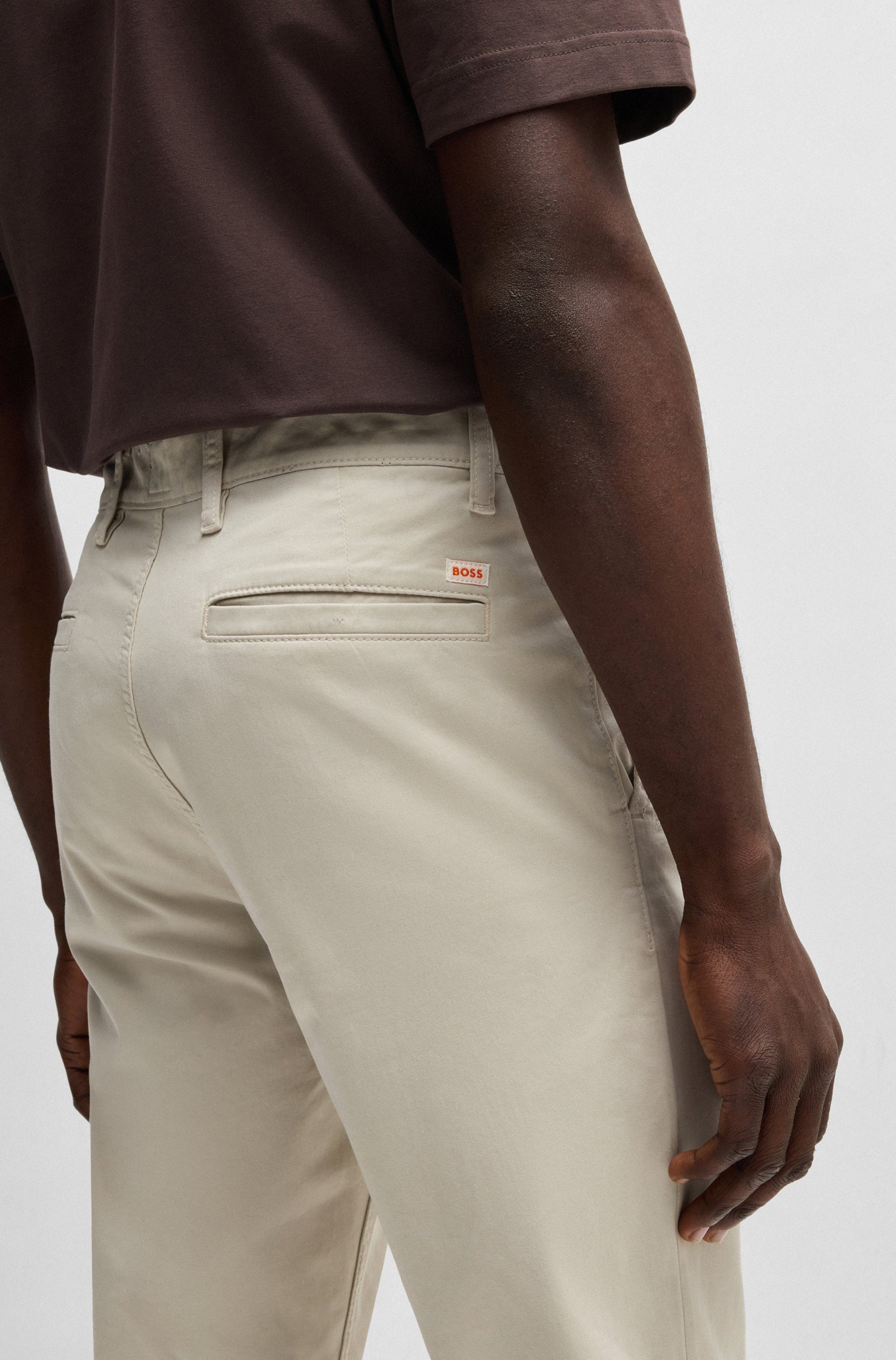 BOSS ORANGE Chinohose tapered mit BOSS Logo hinten